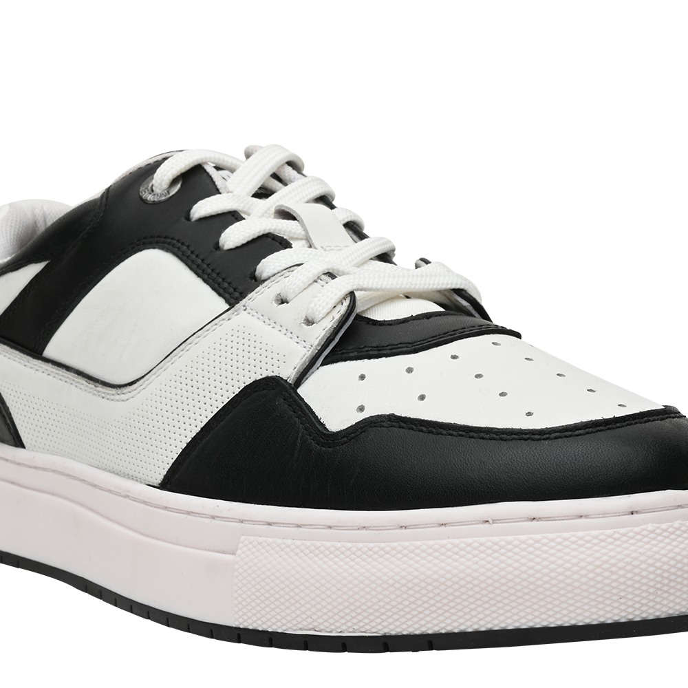 TRAYLON Black Sneakers