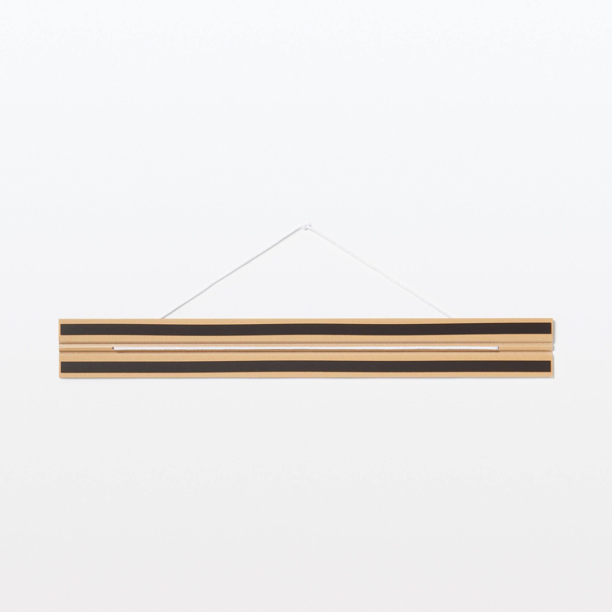 Magnetic poster hanger