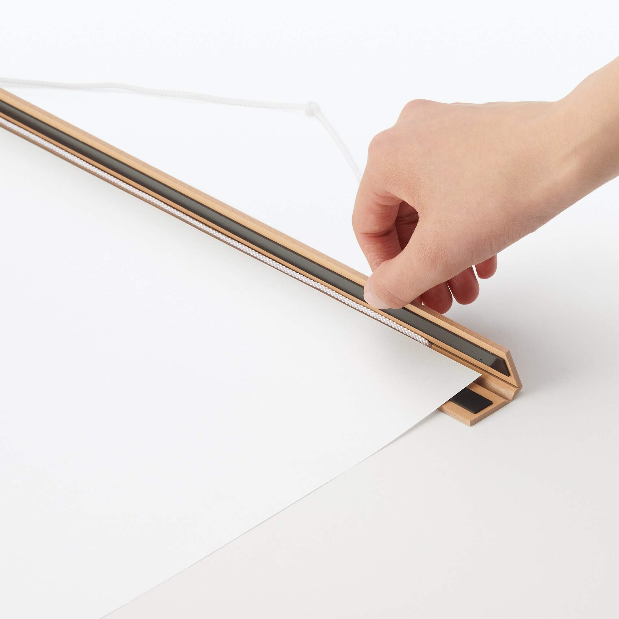 Magnetic poster hanger