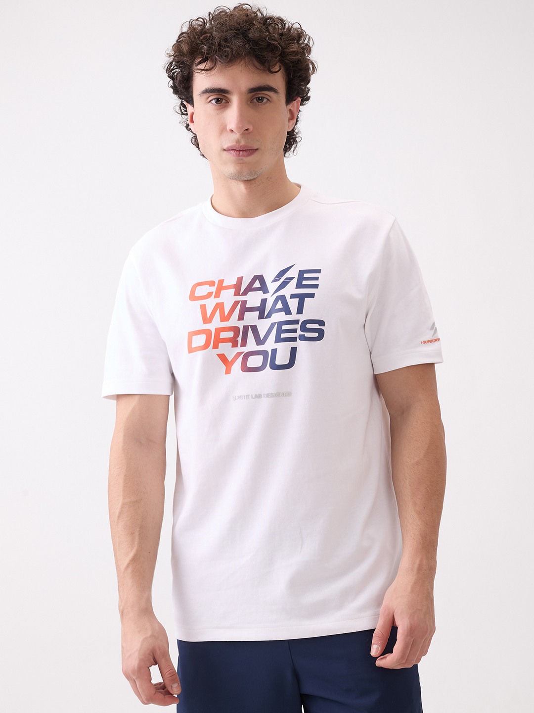 POP CHEST BRANDED CHASE TEE