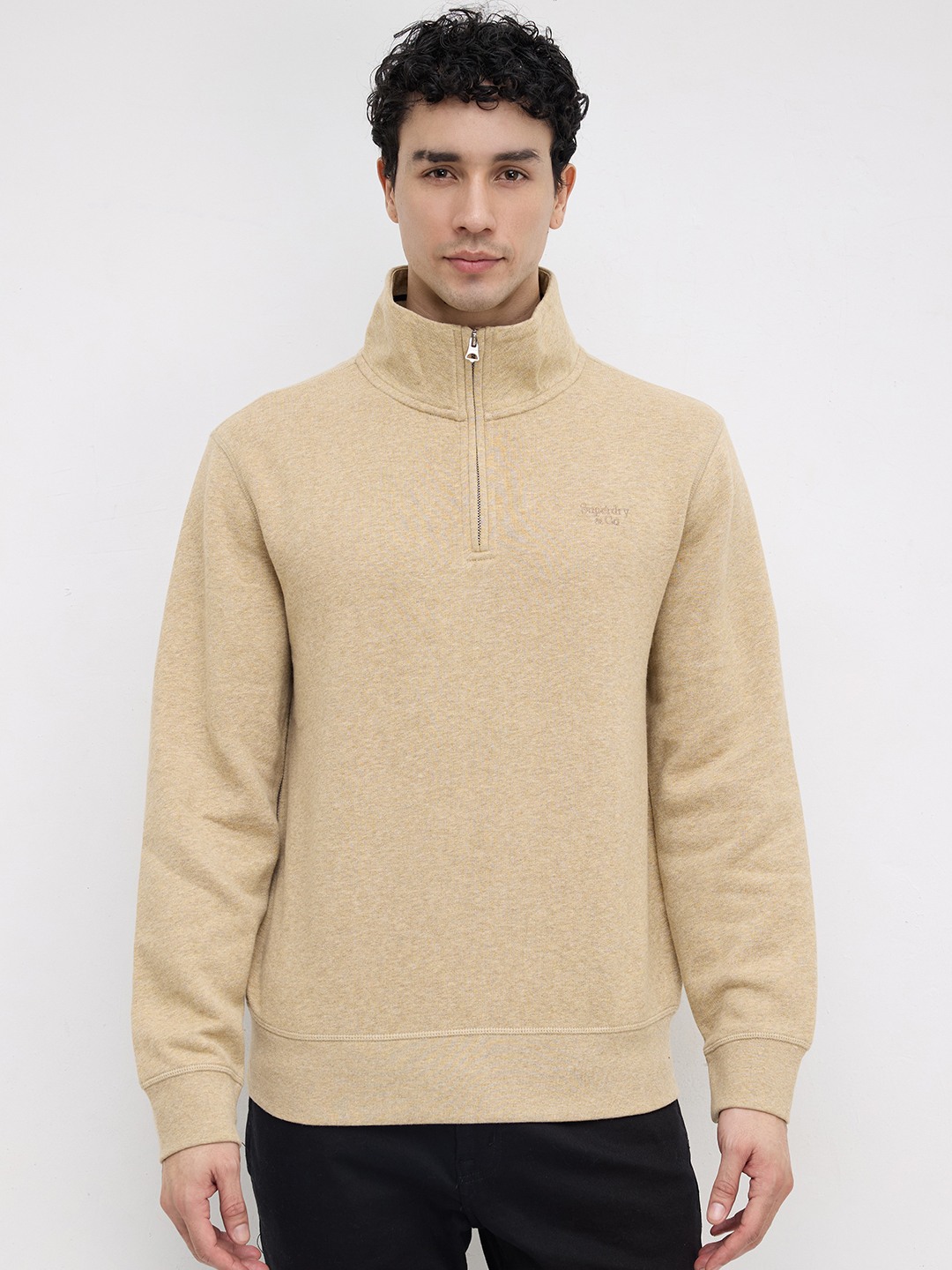 ESSENTIAL SERIF LOGO HALF ZIP