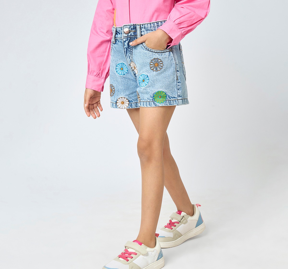 Girl  Embroidered Shorts mid blue