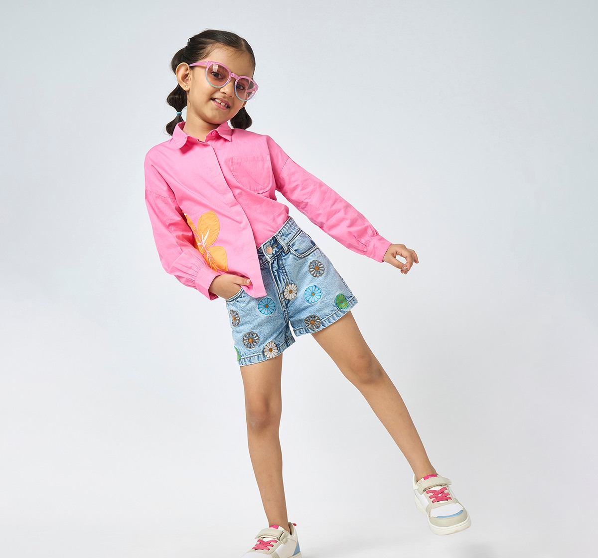 Girl  Embroidered Shorts mid blue