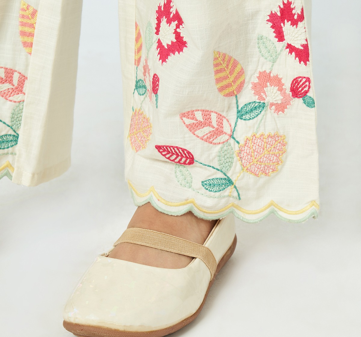 Girl  Embroidered Clothing Sets off-white