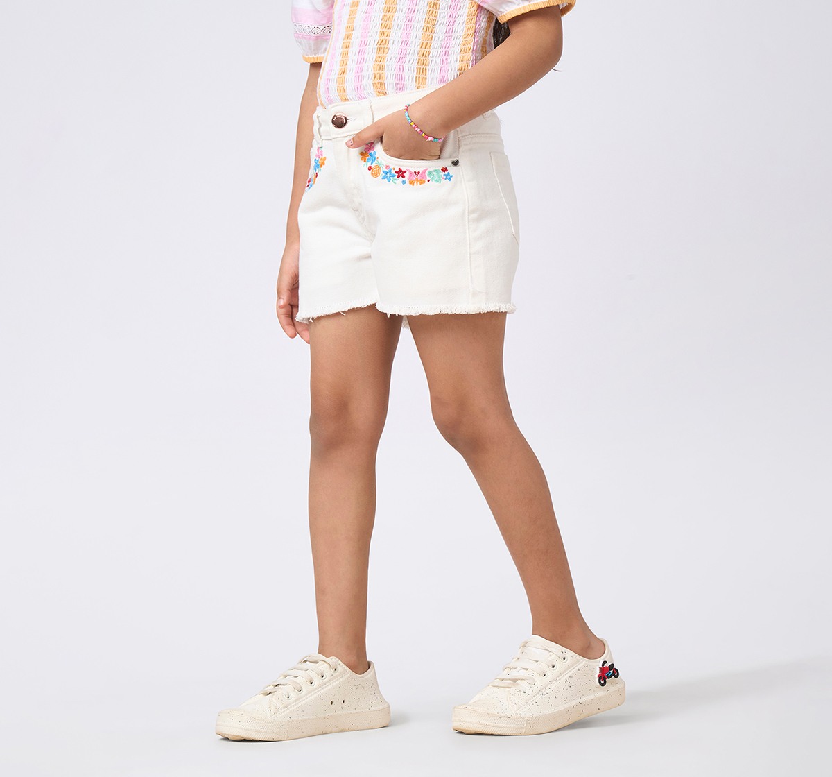 Girl  Embroidered Shorts white