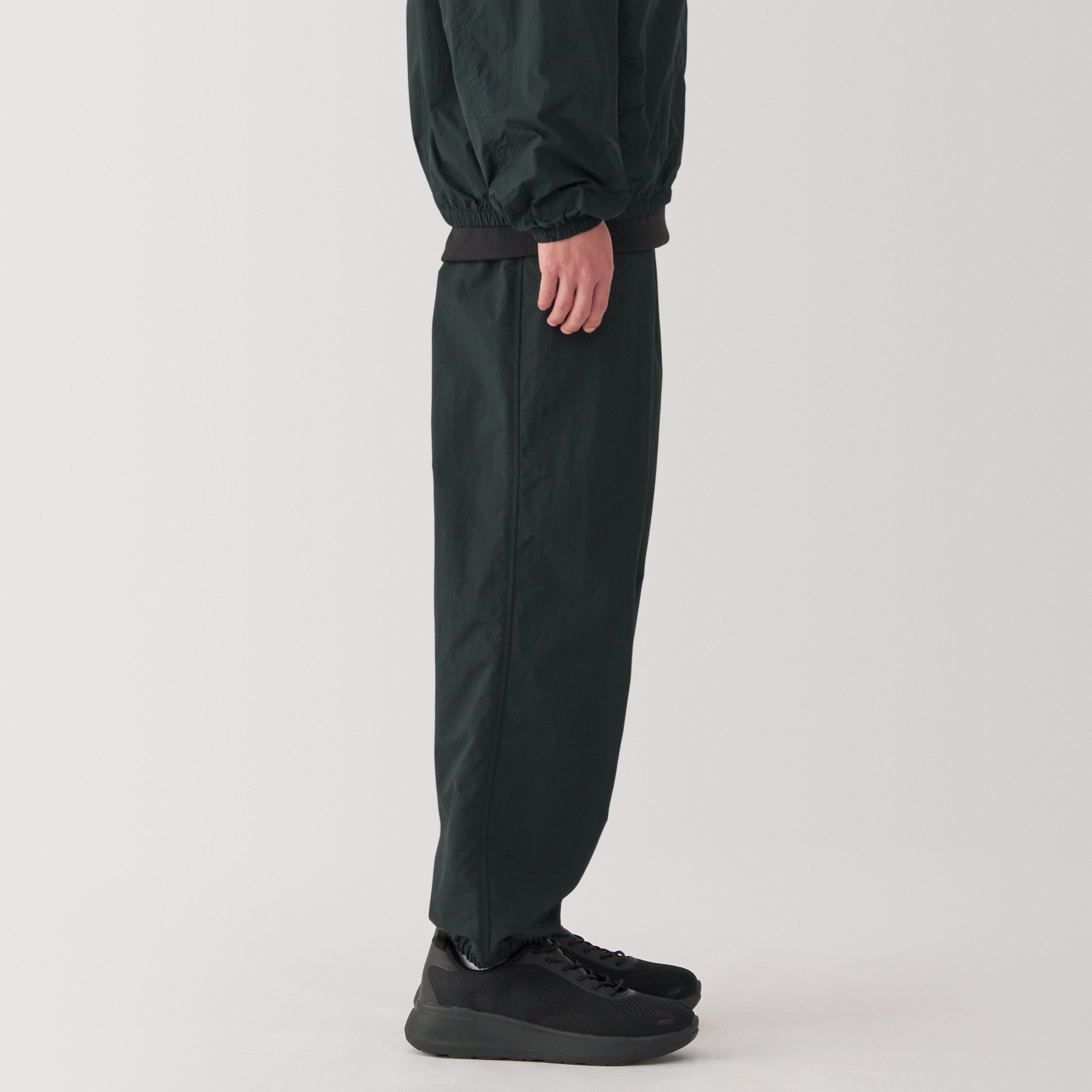 M's Water repellent pocketable windbreaker pants