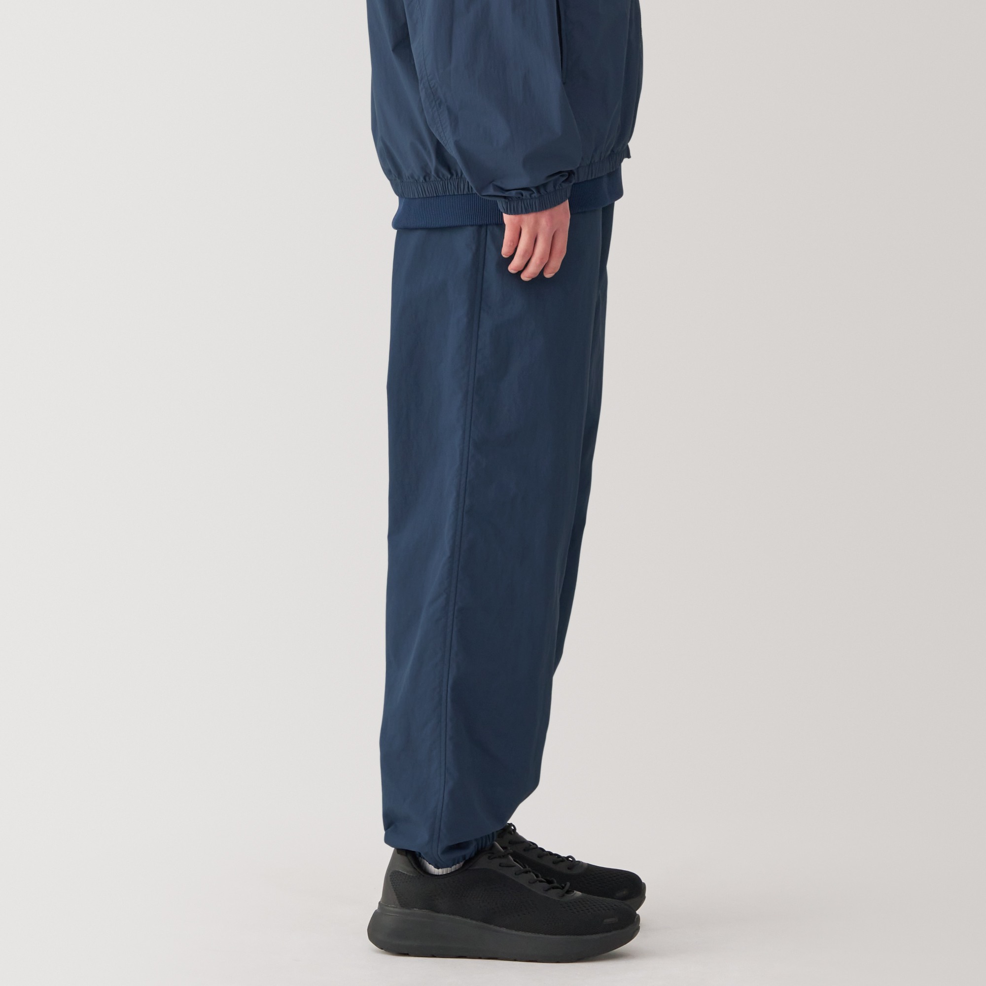 M's Water repellent pocketable windbreaker pants