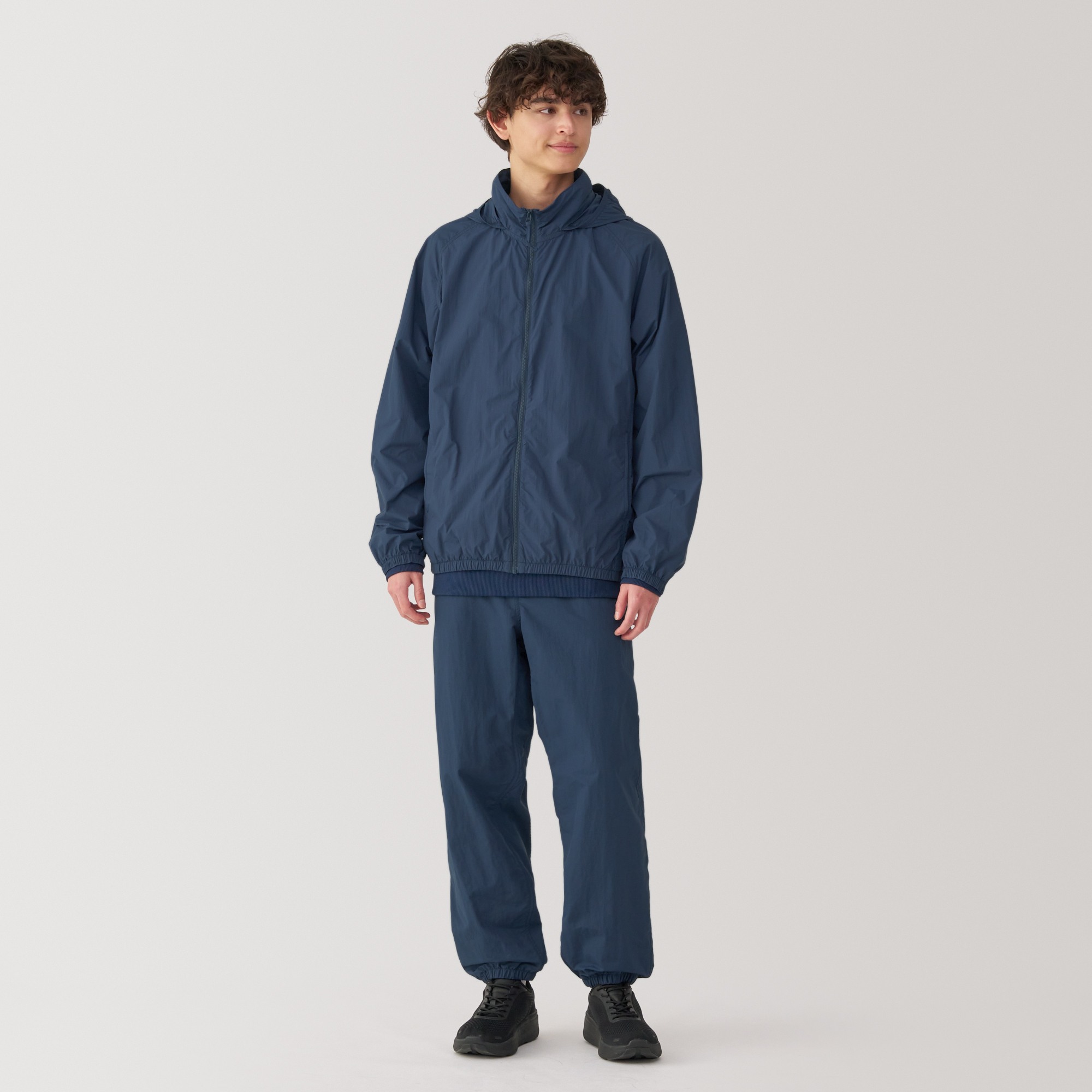 M's Water repellent pocketable windbreaker pants