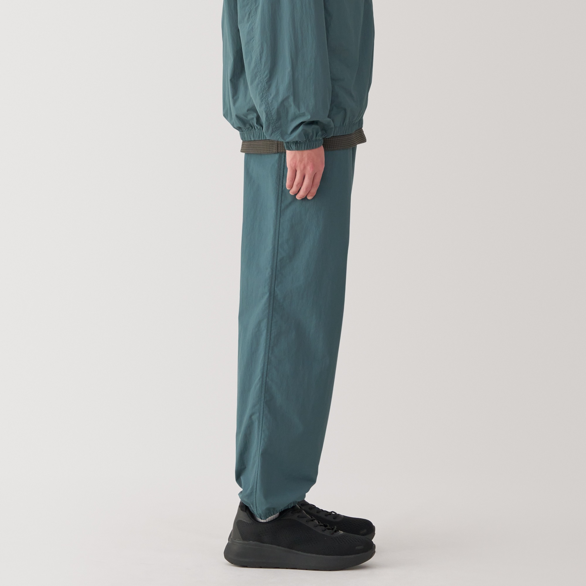 Water repellent pocketable windbreaker pants