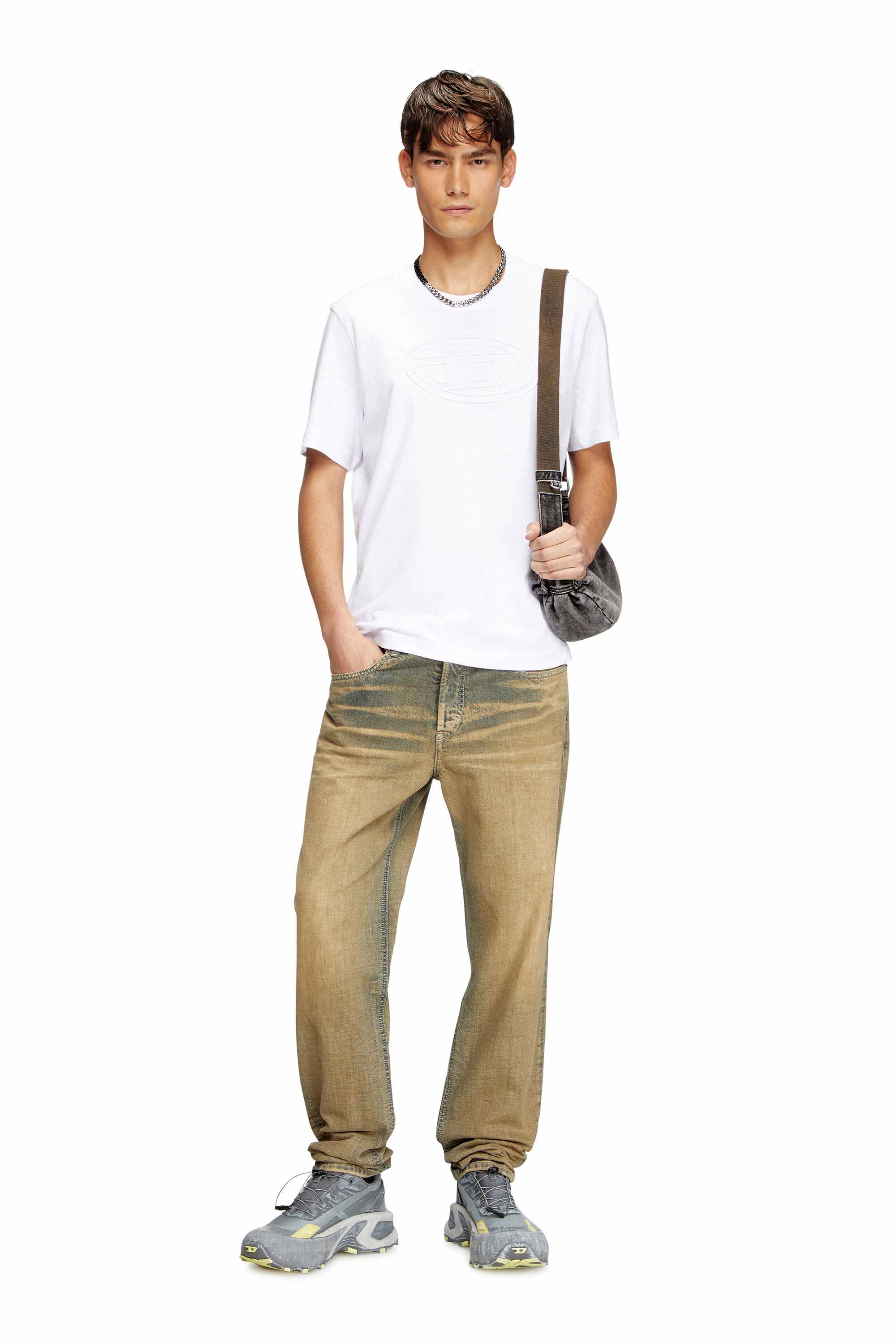 White T-shirt with embossed Oval D