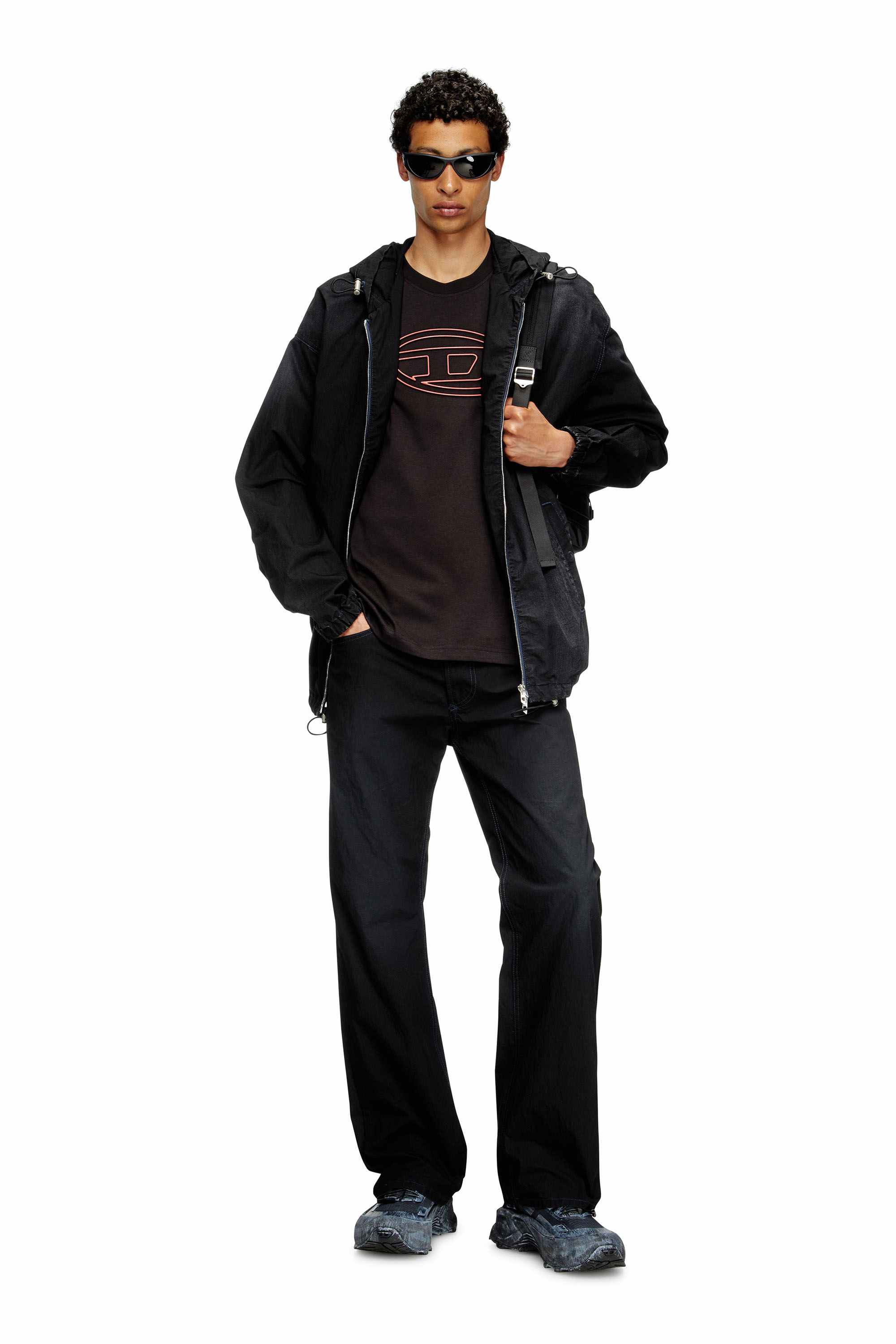 Black T-shirt with embossed Oval D