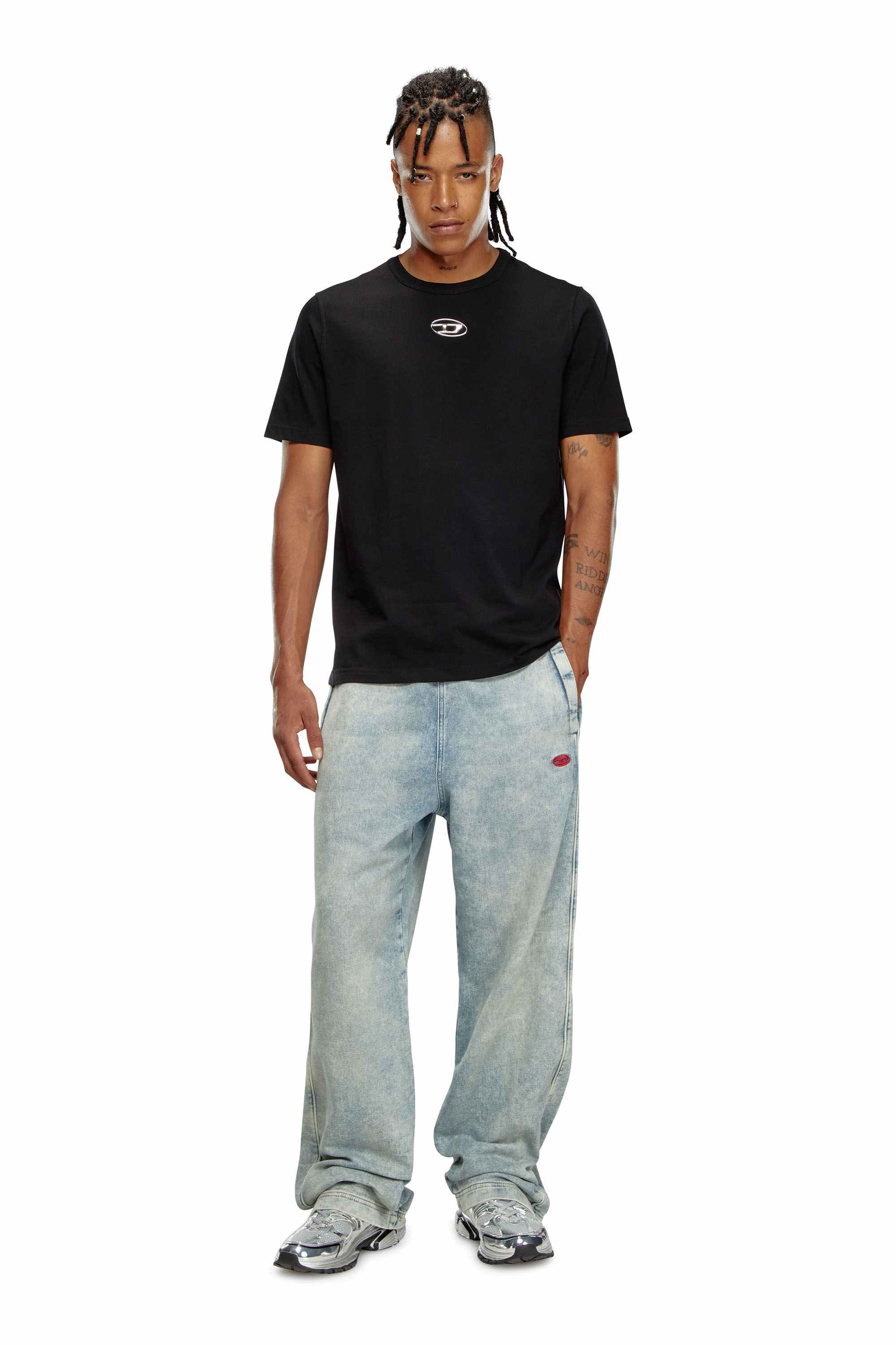 Black T-shirt with metallic Oval D
