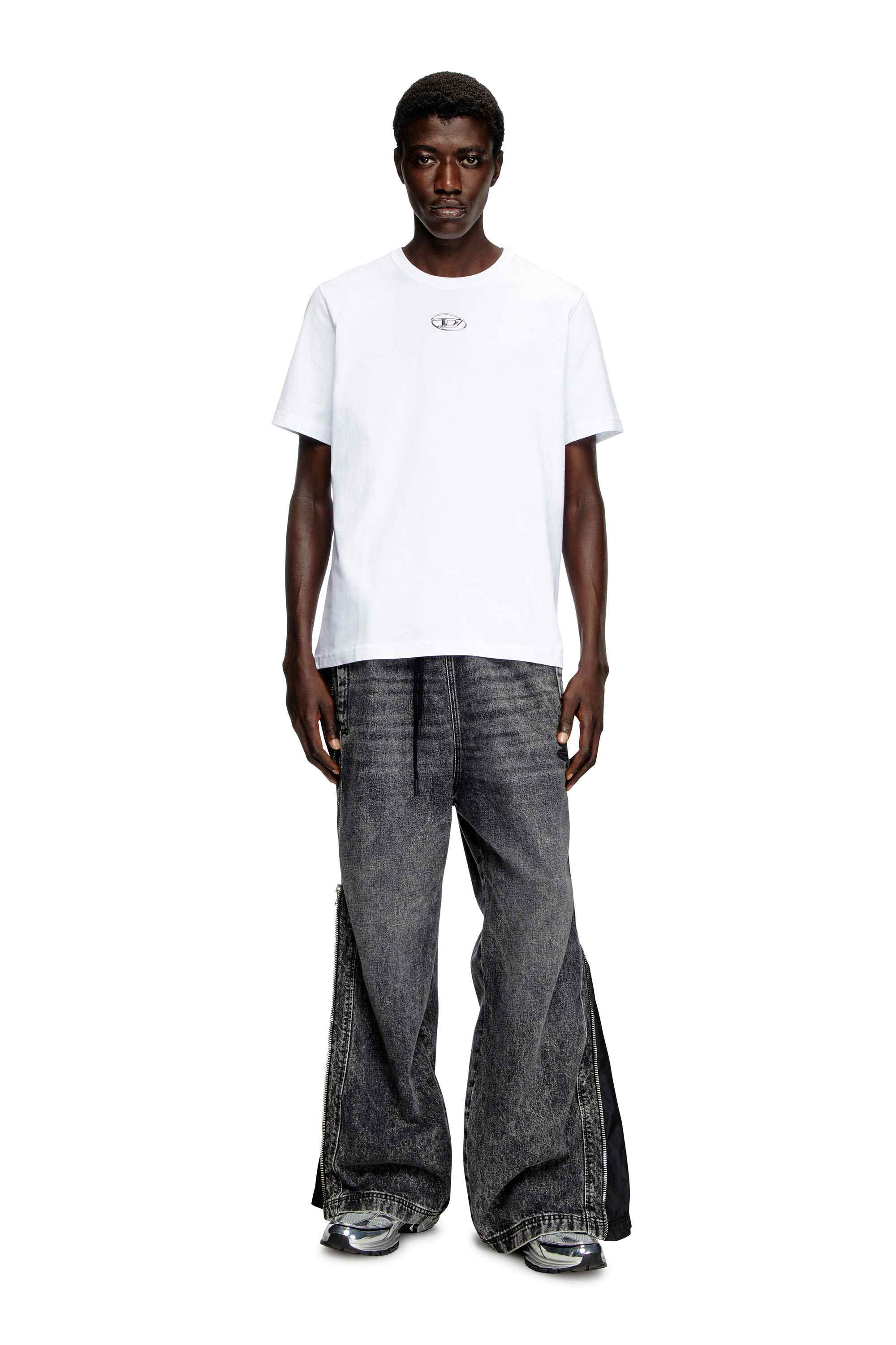 White T-shirt with metallic Oval D