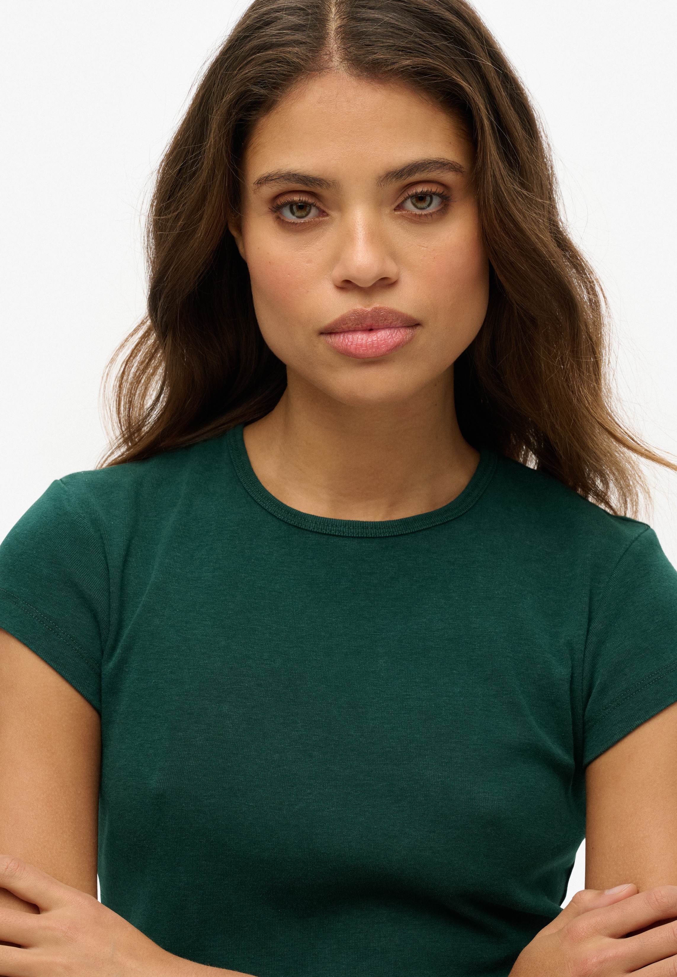 ATHLETIC ESSENTIAL TEE