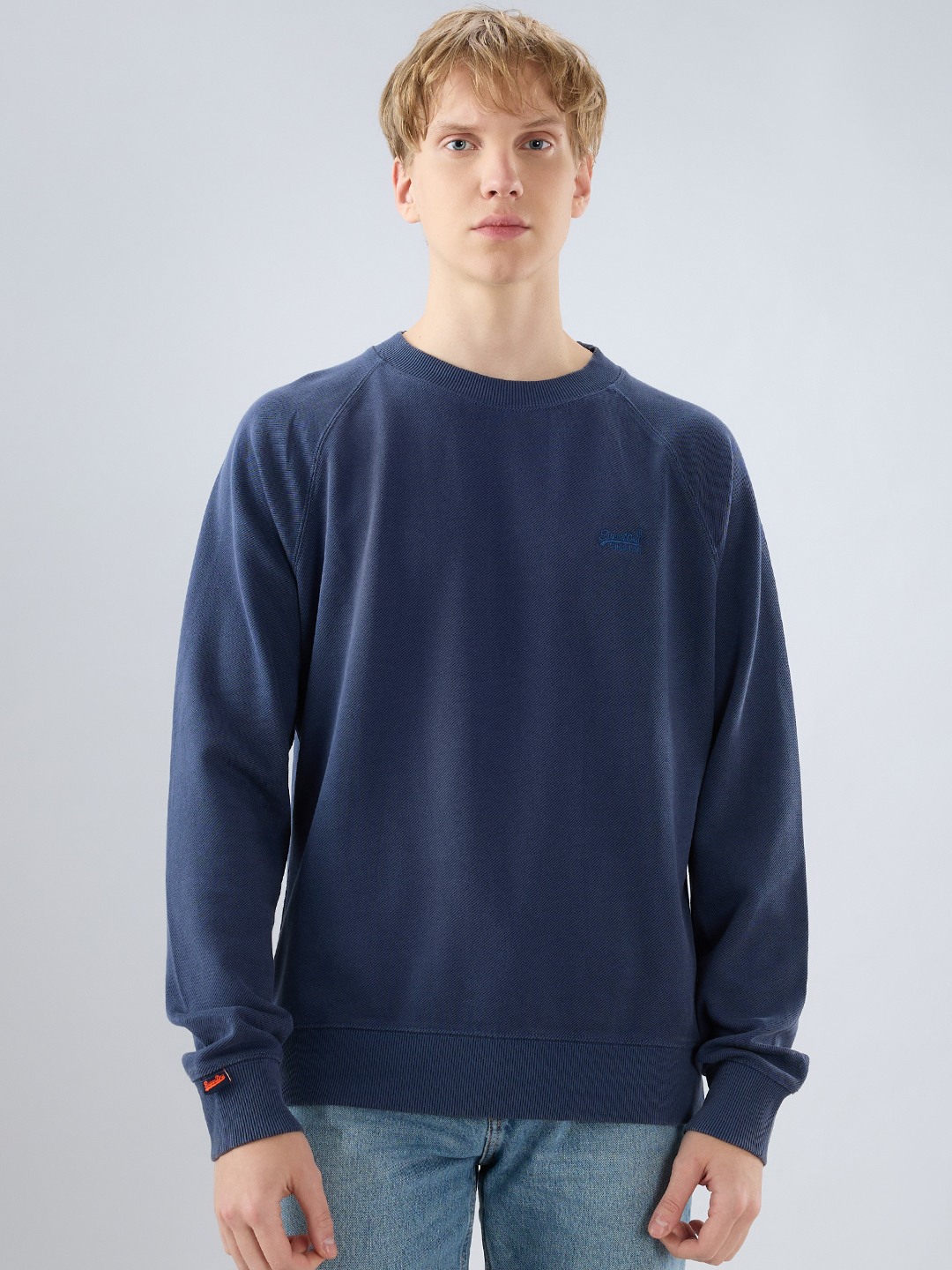 ESSENTIAL LOGO RAGLAN CREW