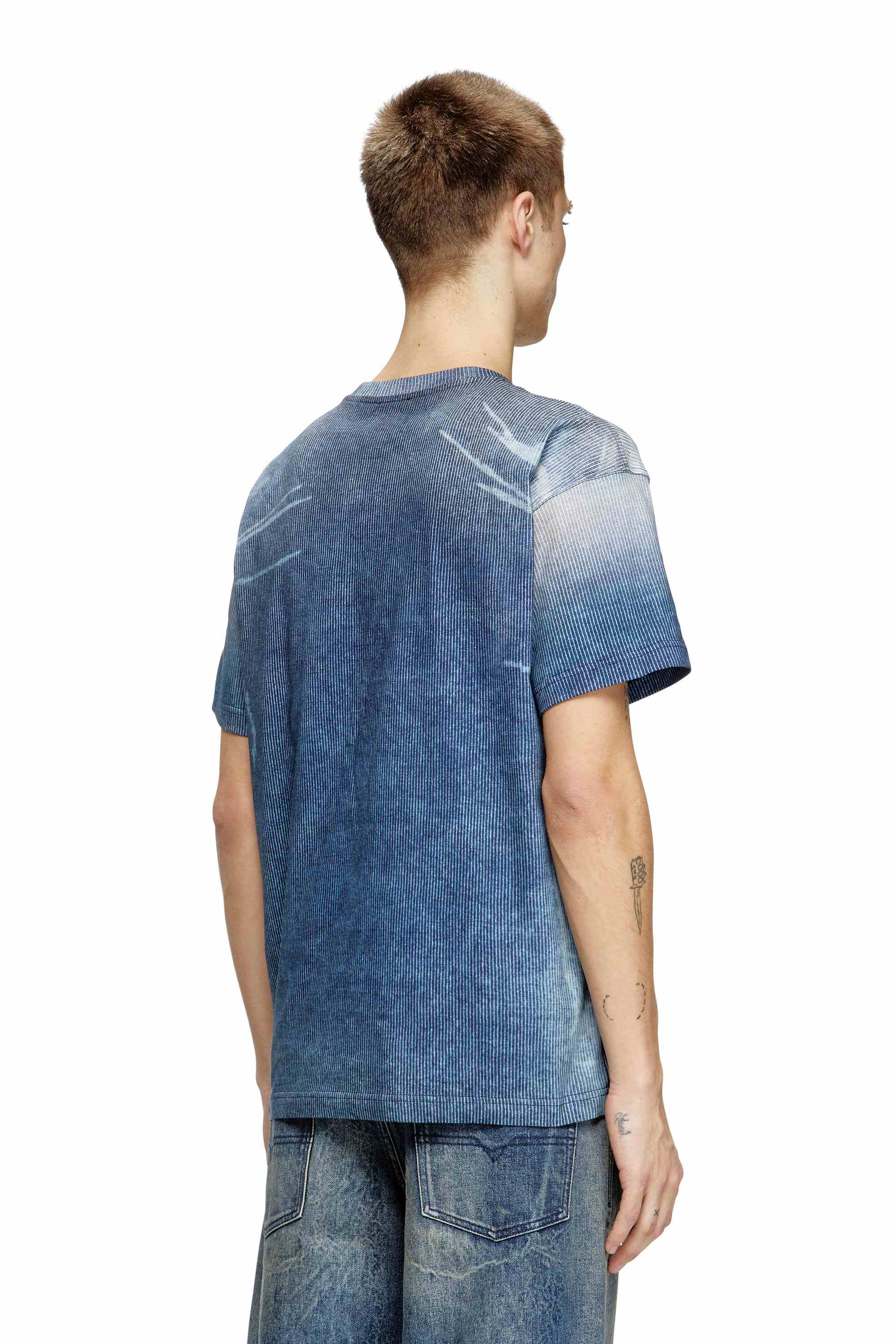 Blue T-shirt with rib-knit D print