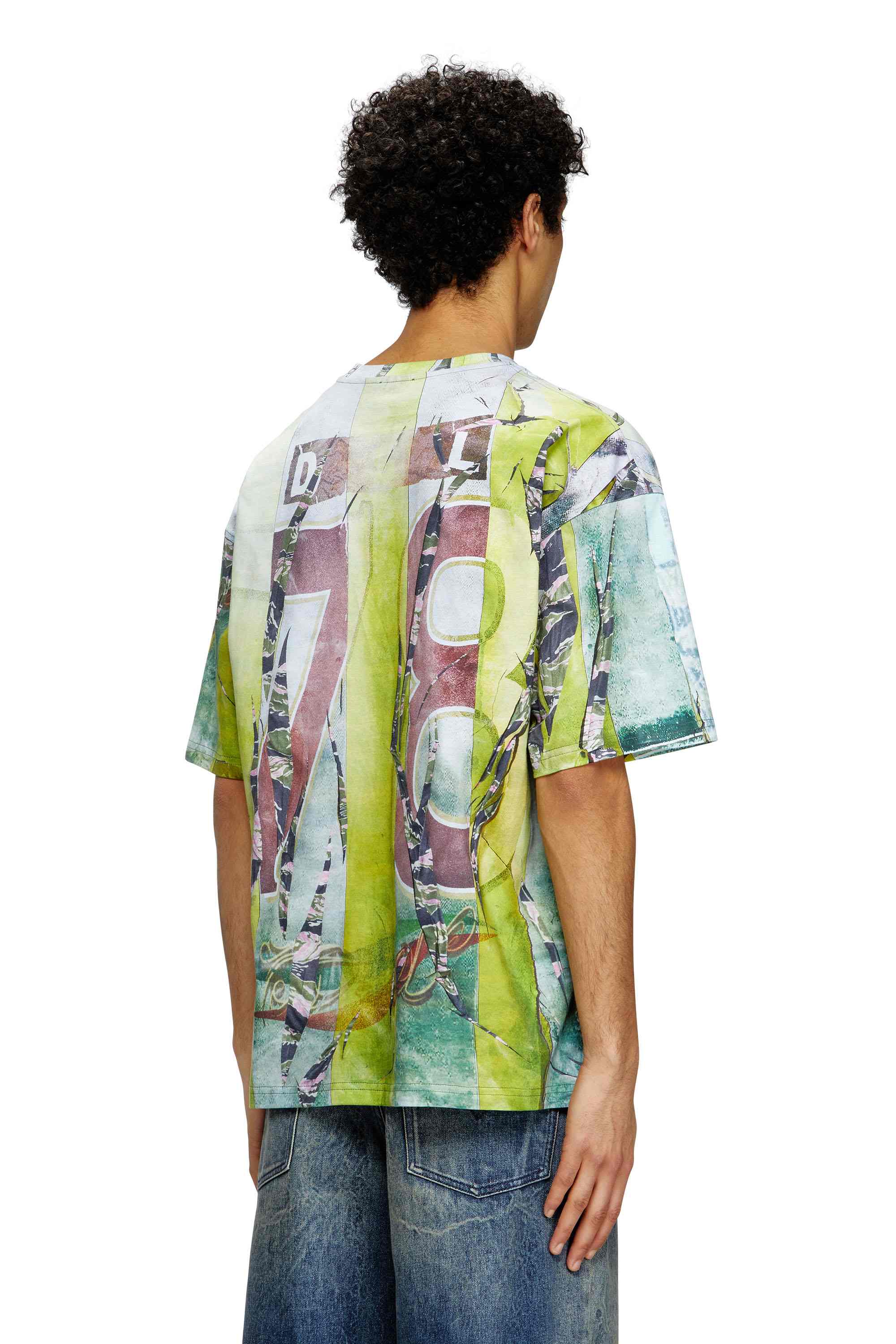 Multicolor T-shirt with trompe l'oeil cracked print