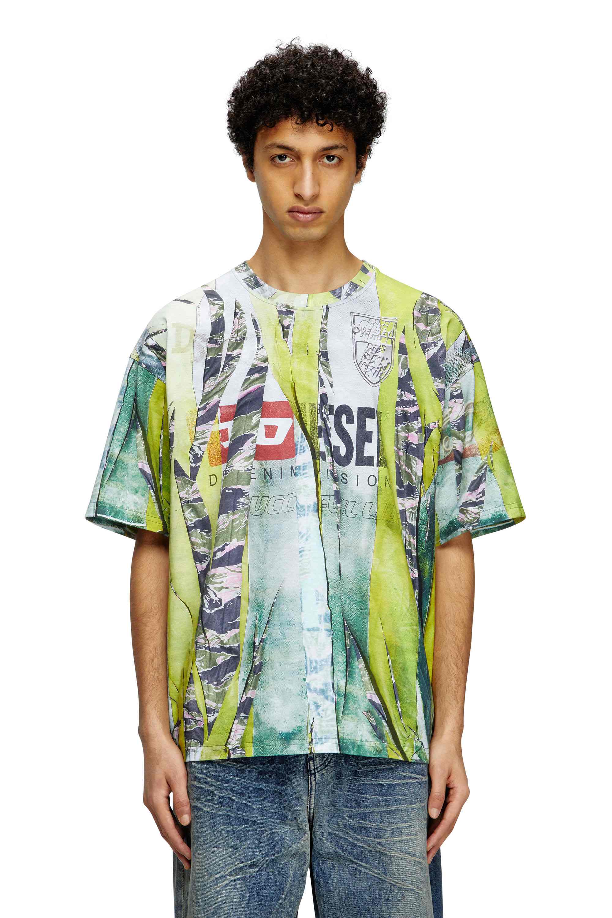 Multicolor T-shirt with trompe l'oeil cracked print