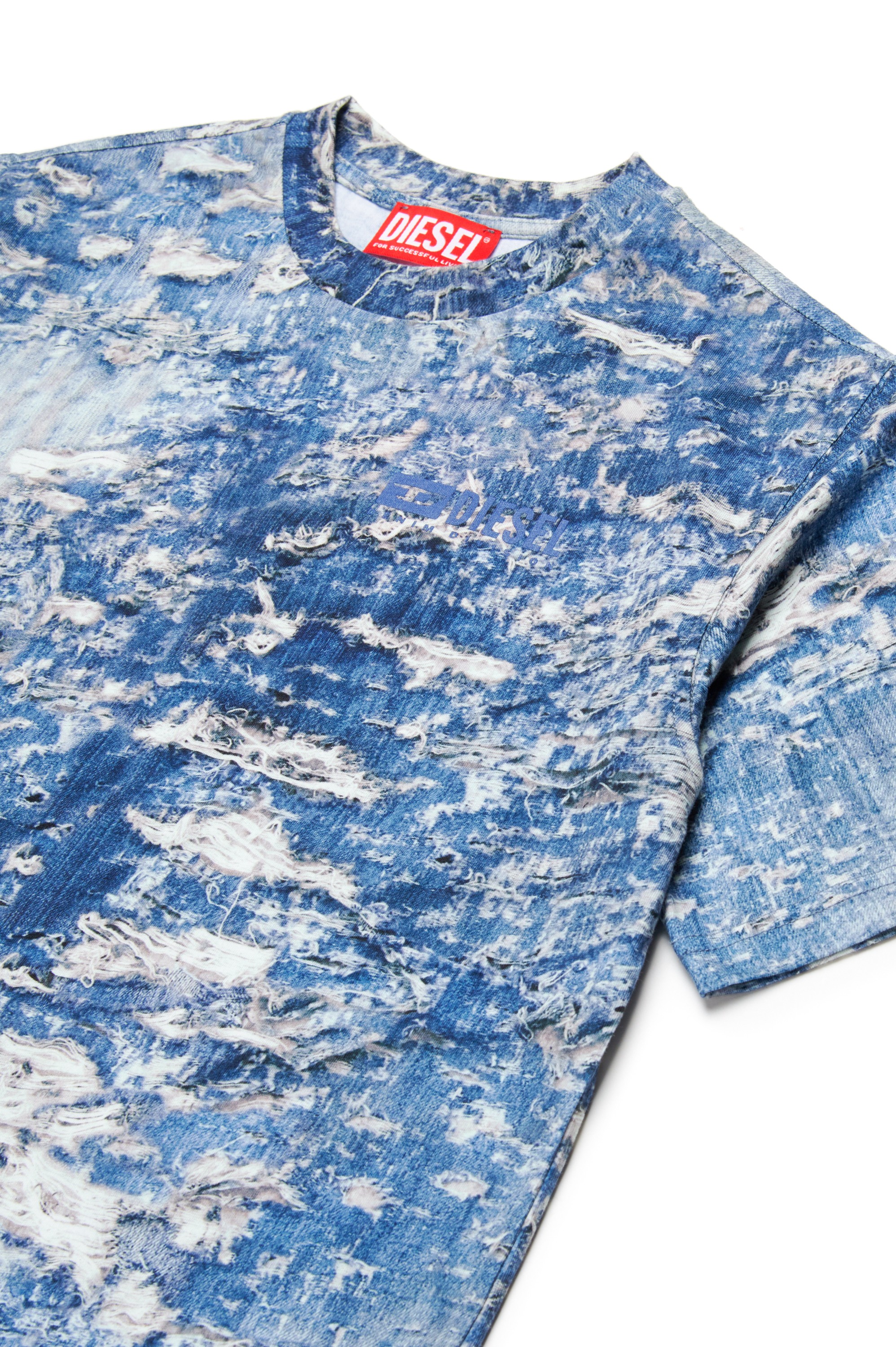 Blue T-shirt with Tiger Breaks trompe l'oeil