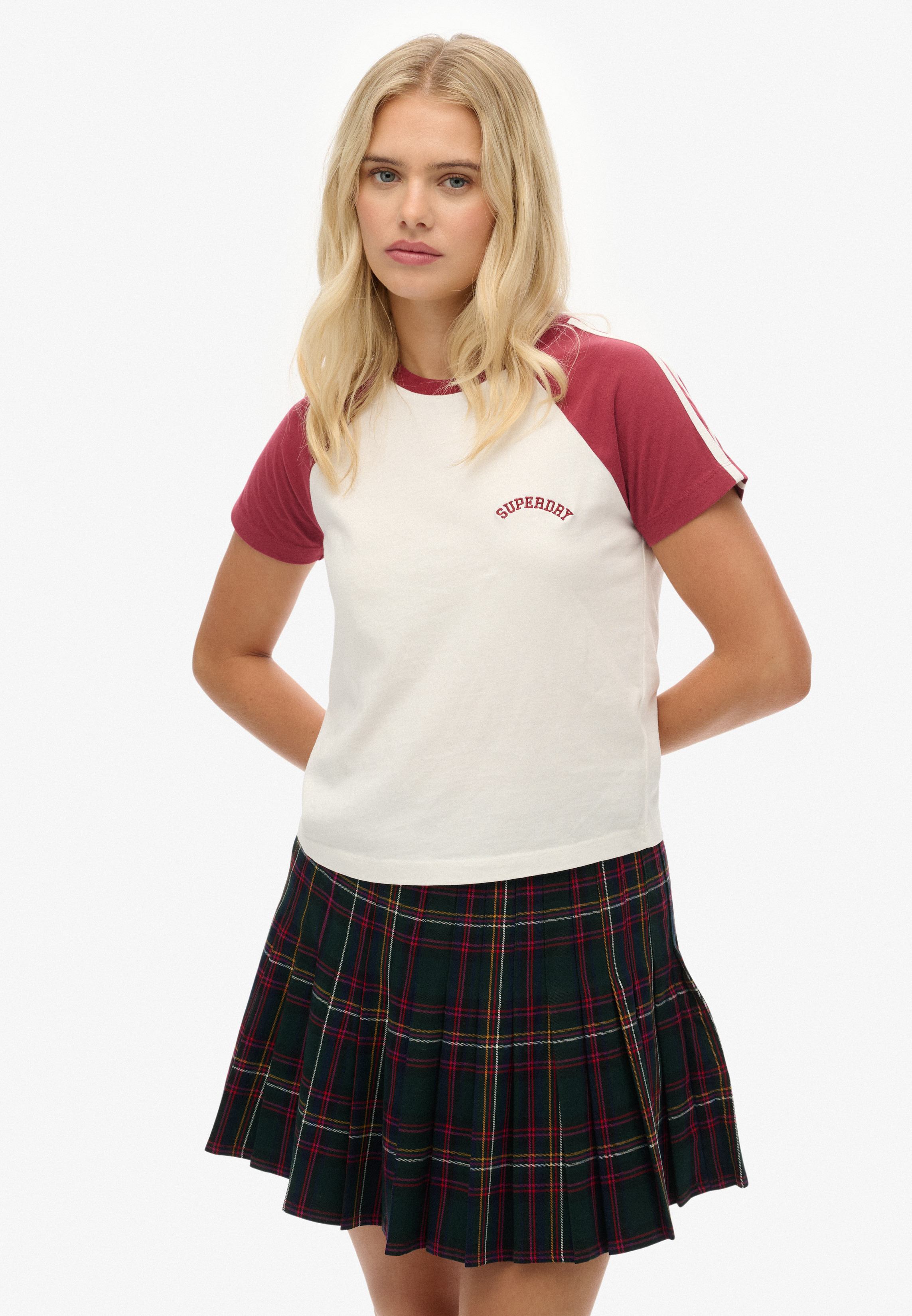 Essential Logo Retro Tee