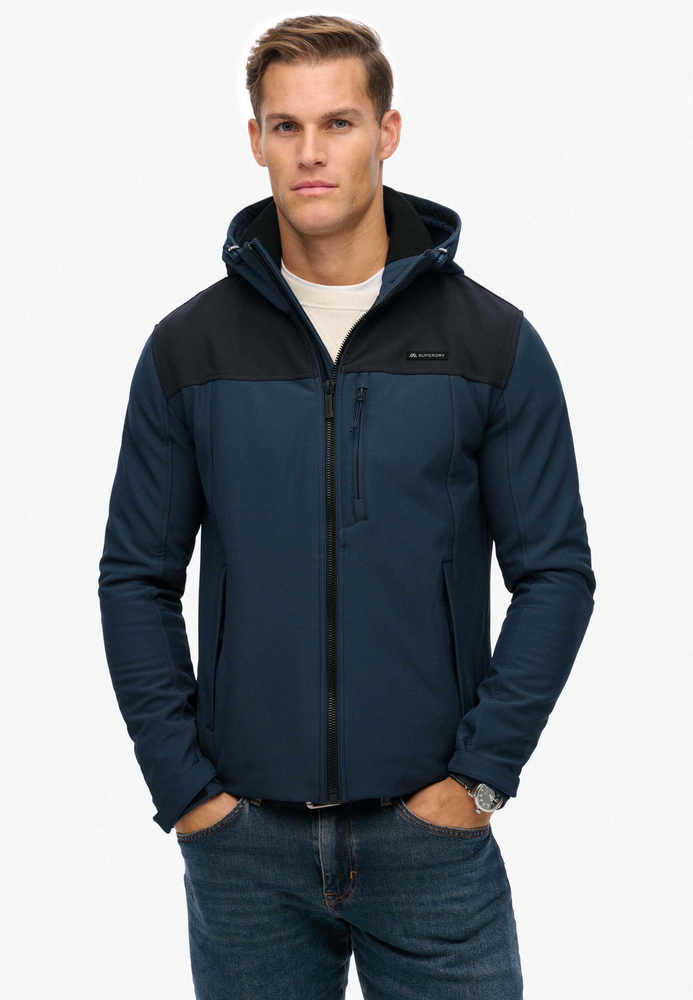 HOODED SOFTSHELL TECH TREKKER