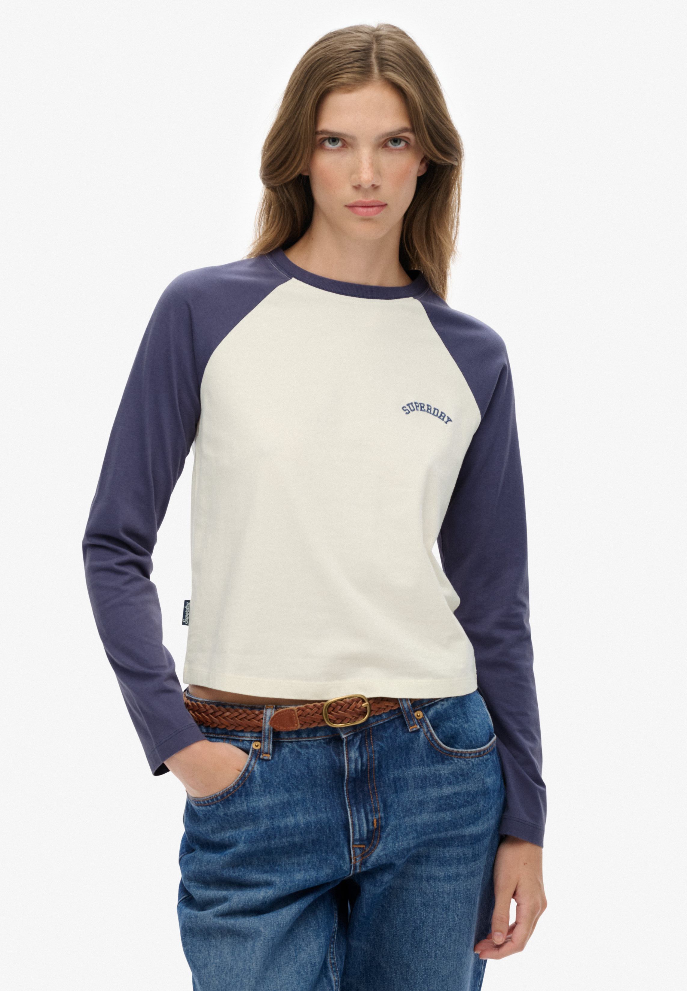 ESSENTIAL LOGO BASEBALL TOP