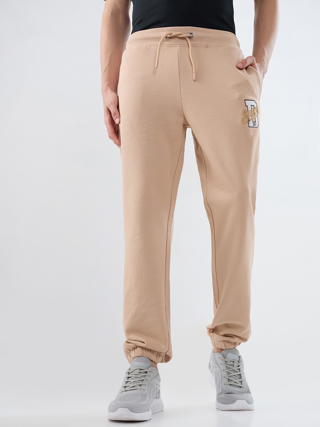 BADGE ESSENTIAL JOGGERS