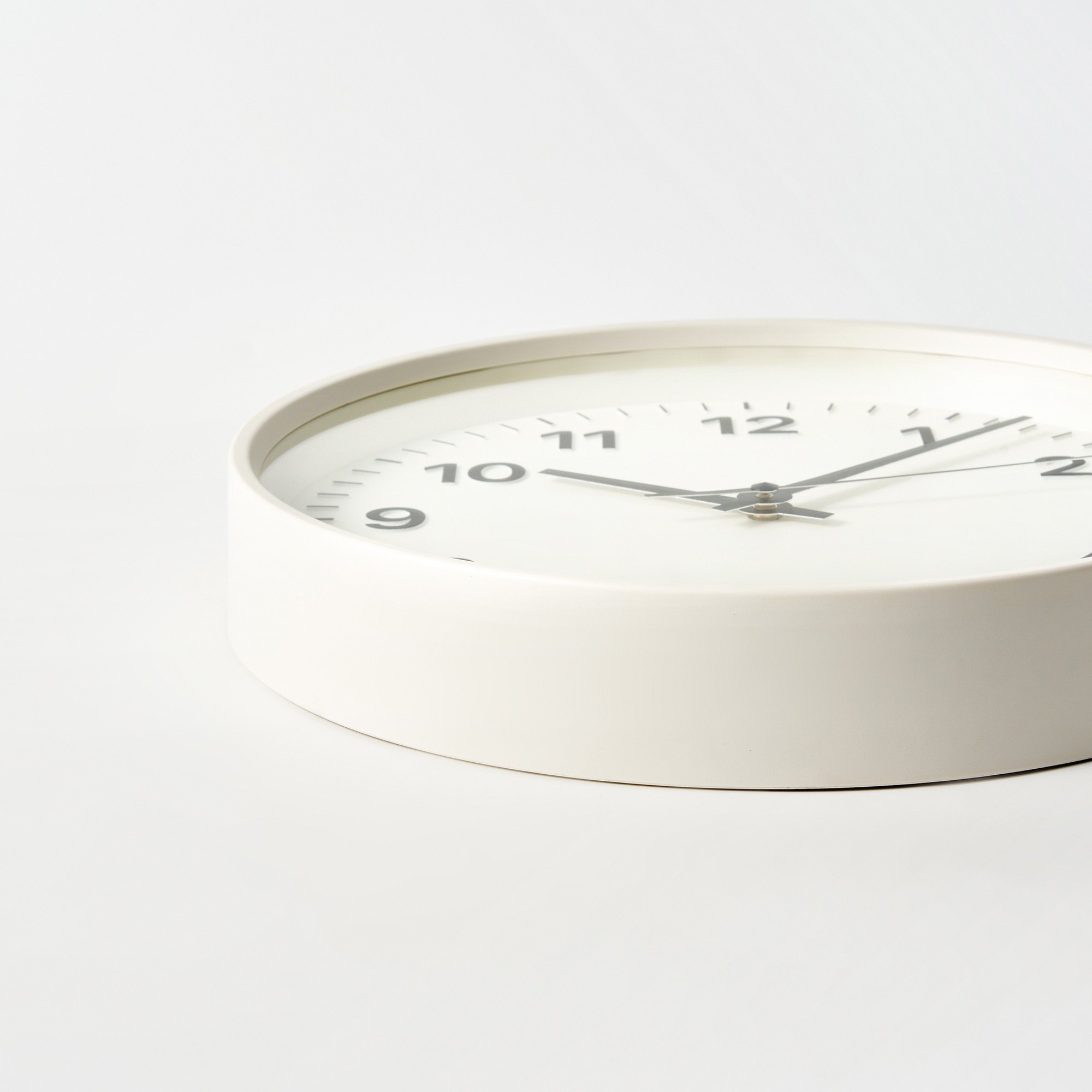 ANALOG CLOCK / M White