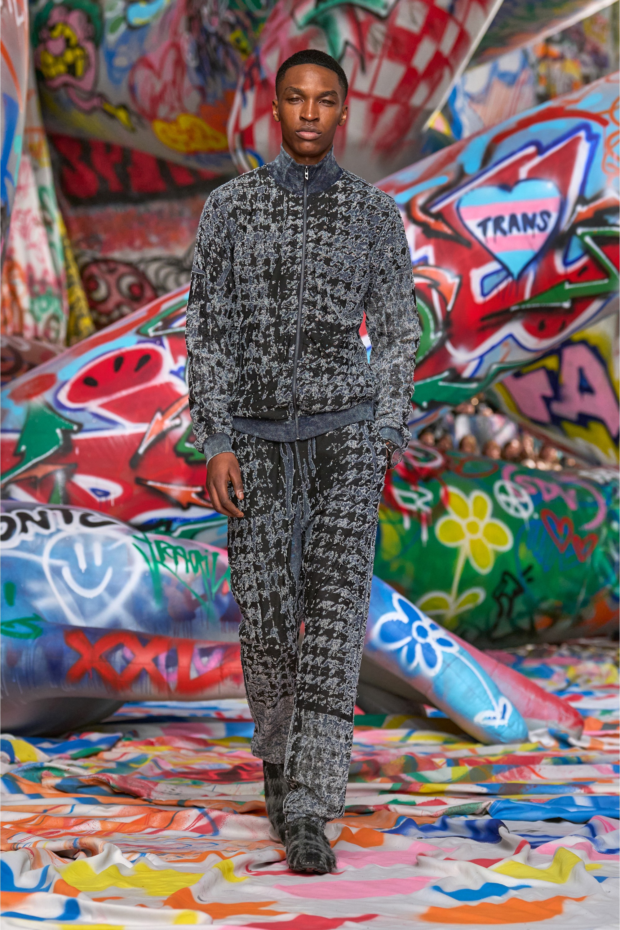 Black Elasticated pants in devoré houndstooth