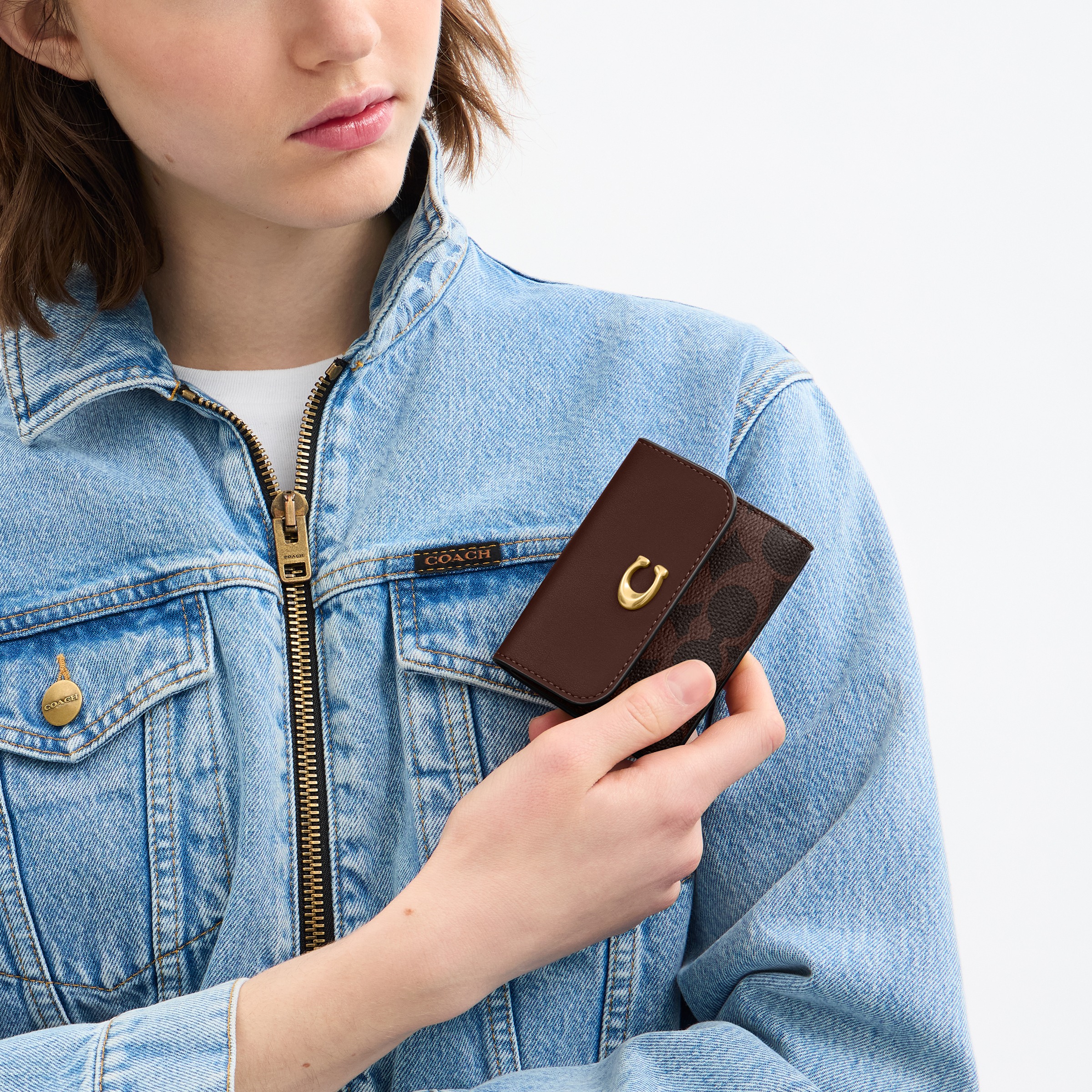 Coated Canvas Signature Essential Card Holder Wallet