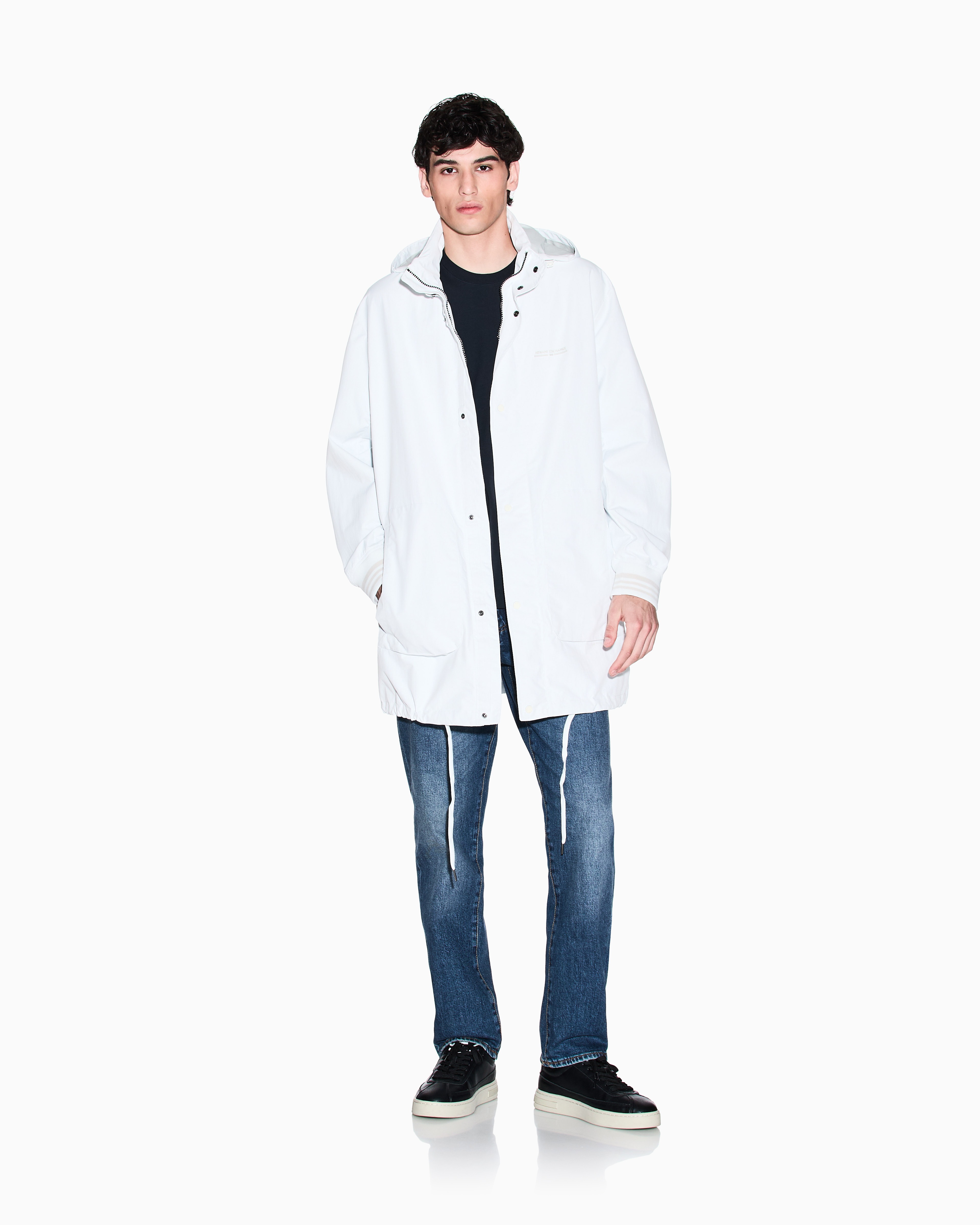 Armani Exchange ホワイト スリムフィットジーンズ Armani Exchange ホワイト スリムフィットジーンズ Armani