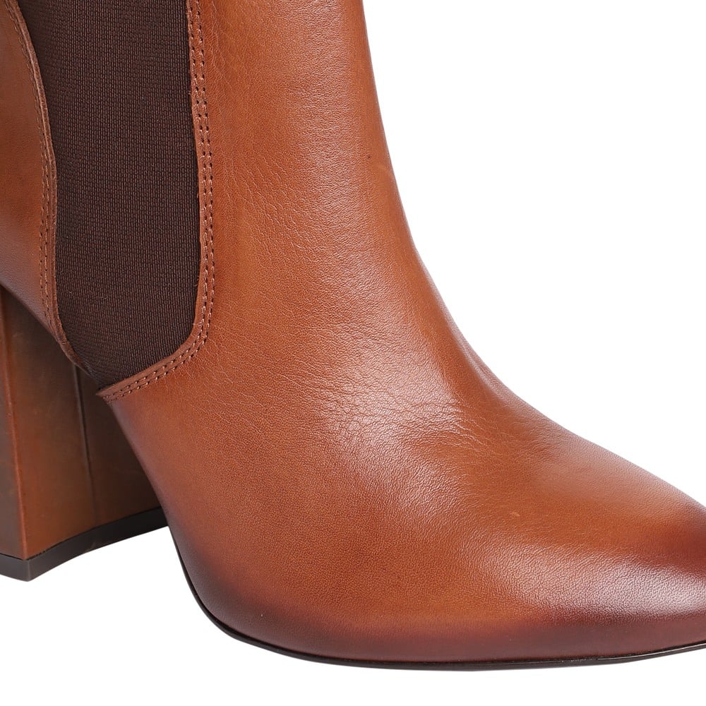 Tynlee Brown/Tan Boots