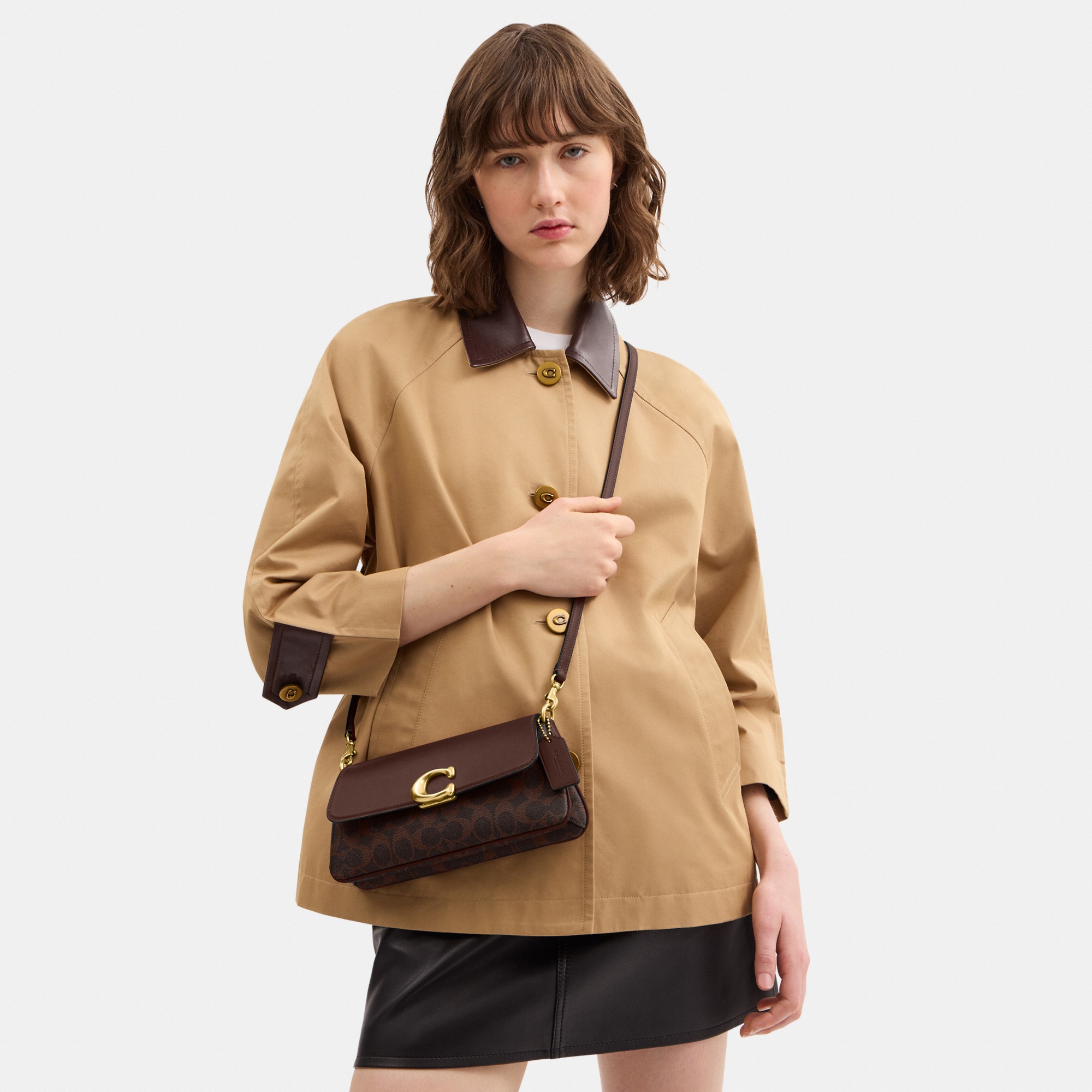 Jet Shoulder Bag In Signature Canvas