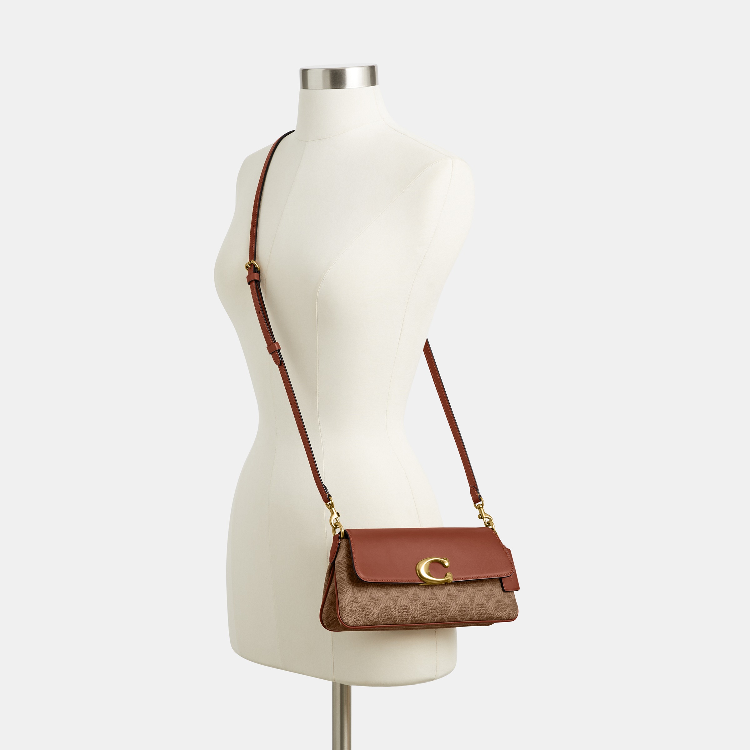 Jet Shoulder Bag In Signature Canvas