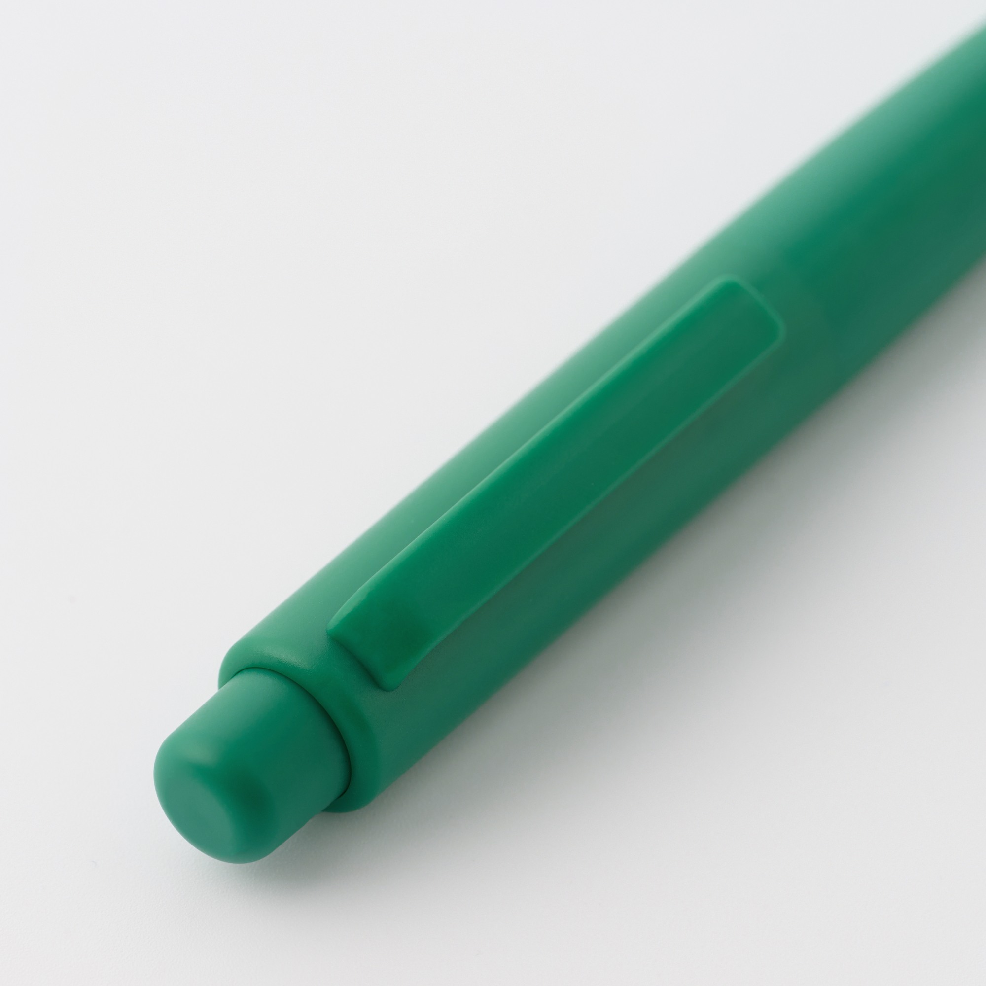 Compact ballpoint pen knock type