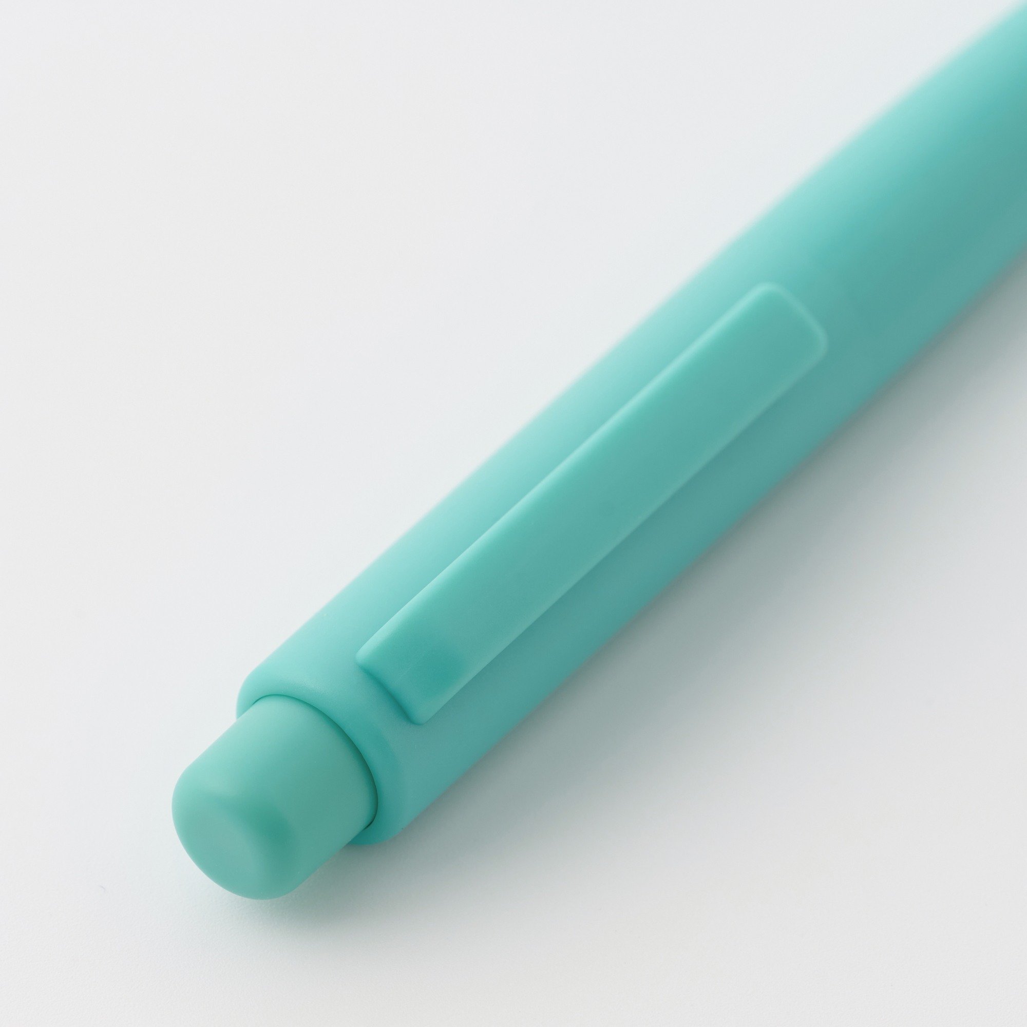 Compact ballpoint pen knock type