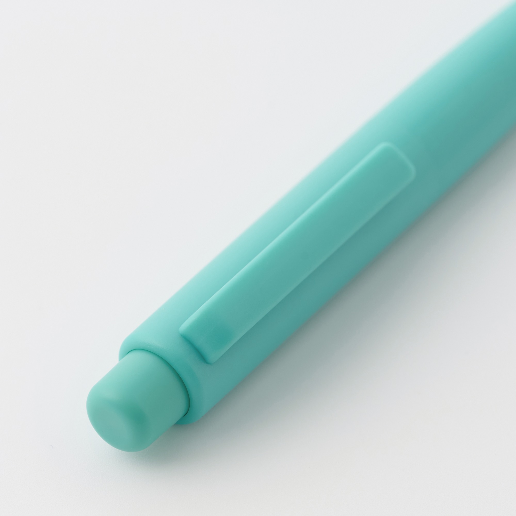Compact ballpoint pen knock type