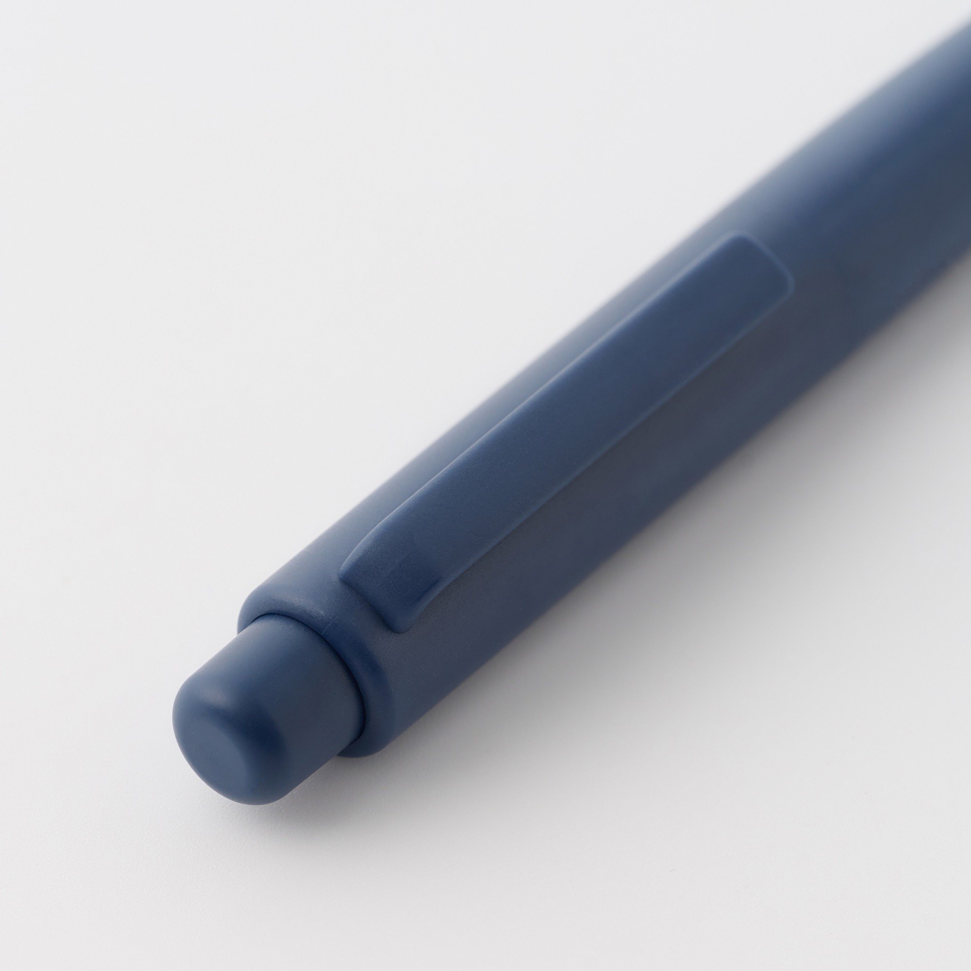 Compact ballpoint pen knock type