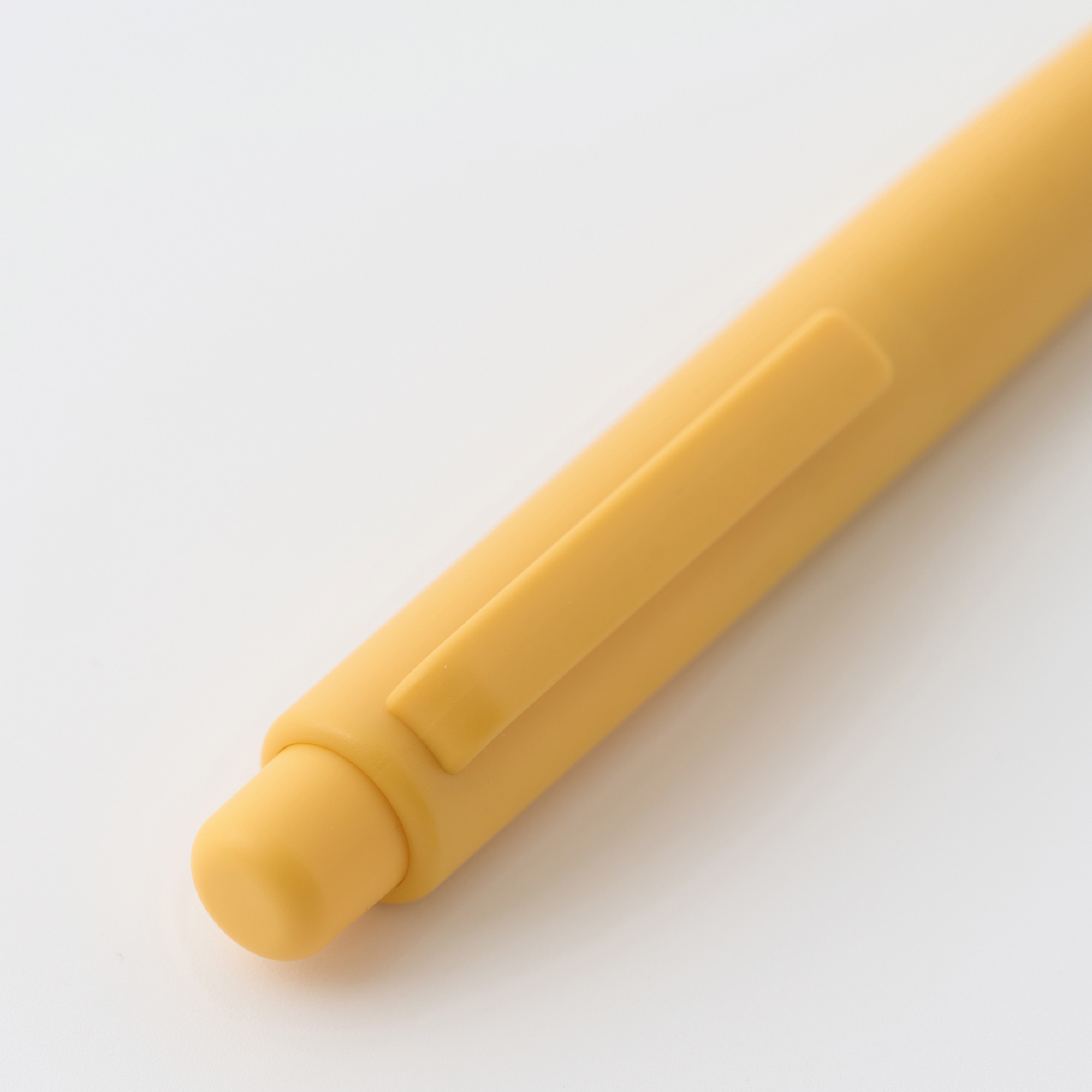 Compact ballpoint pen knock type