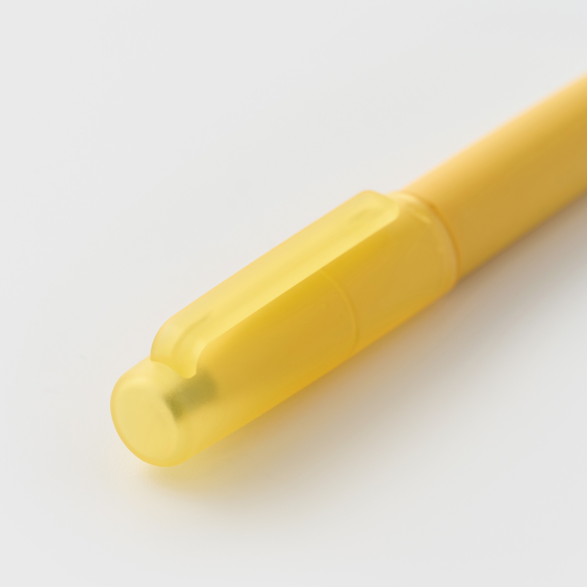 Compact line marker pen