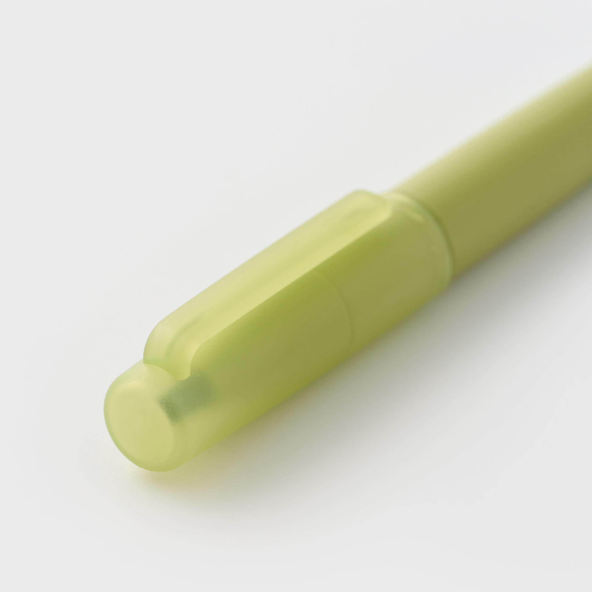 Compact line marker pen