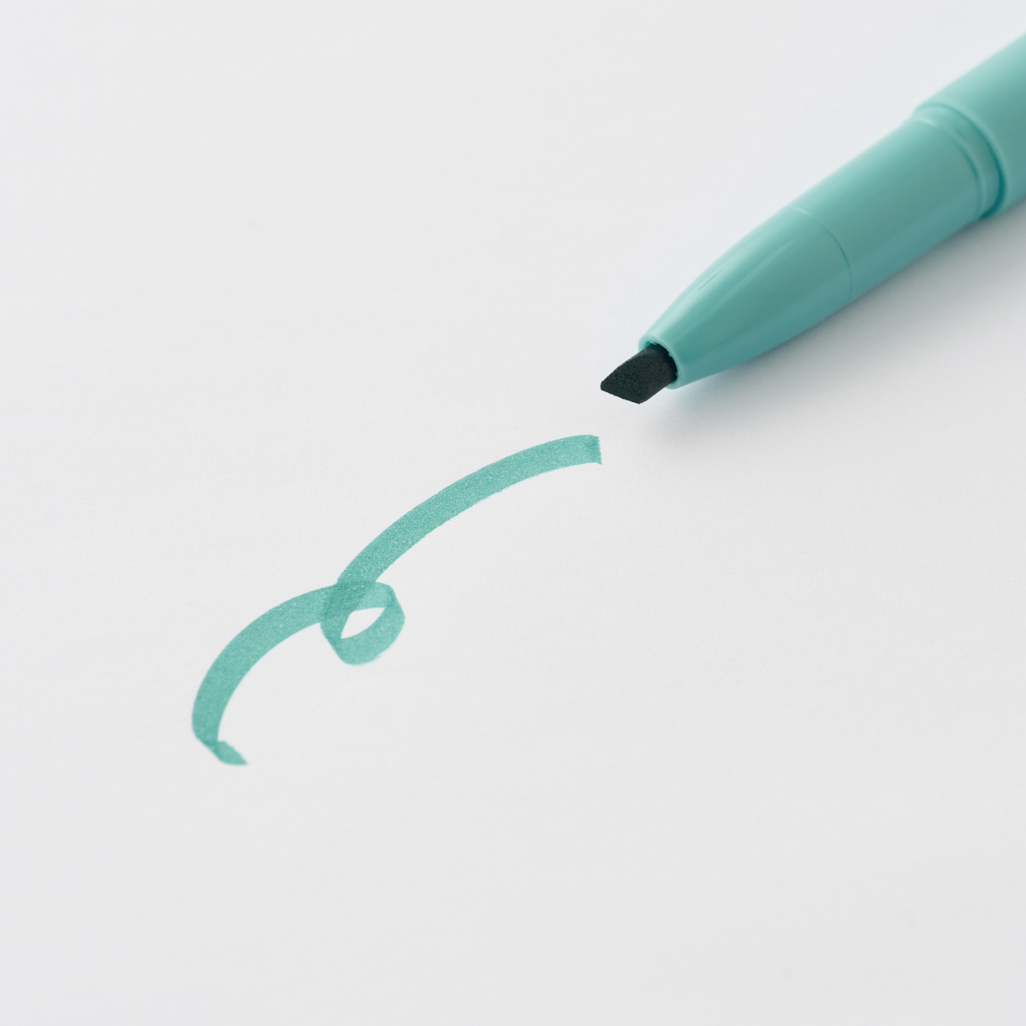 Compact line marker pen