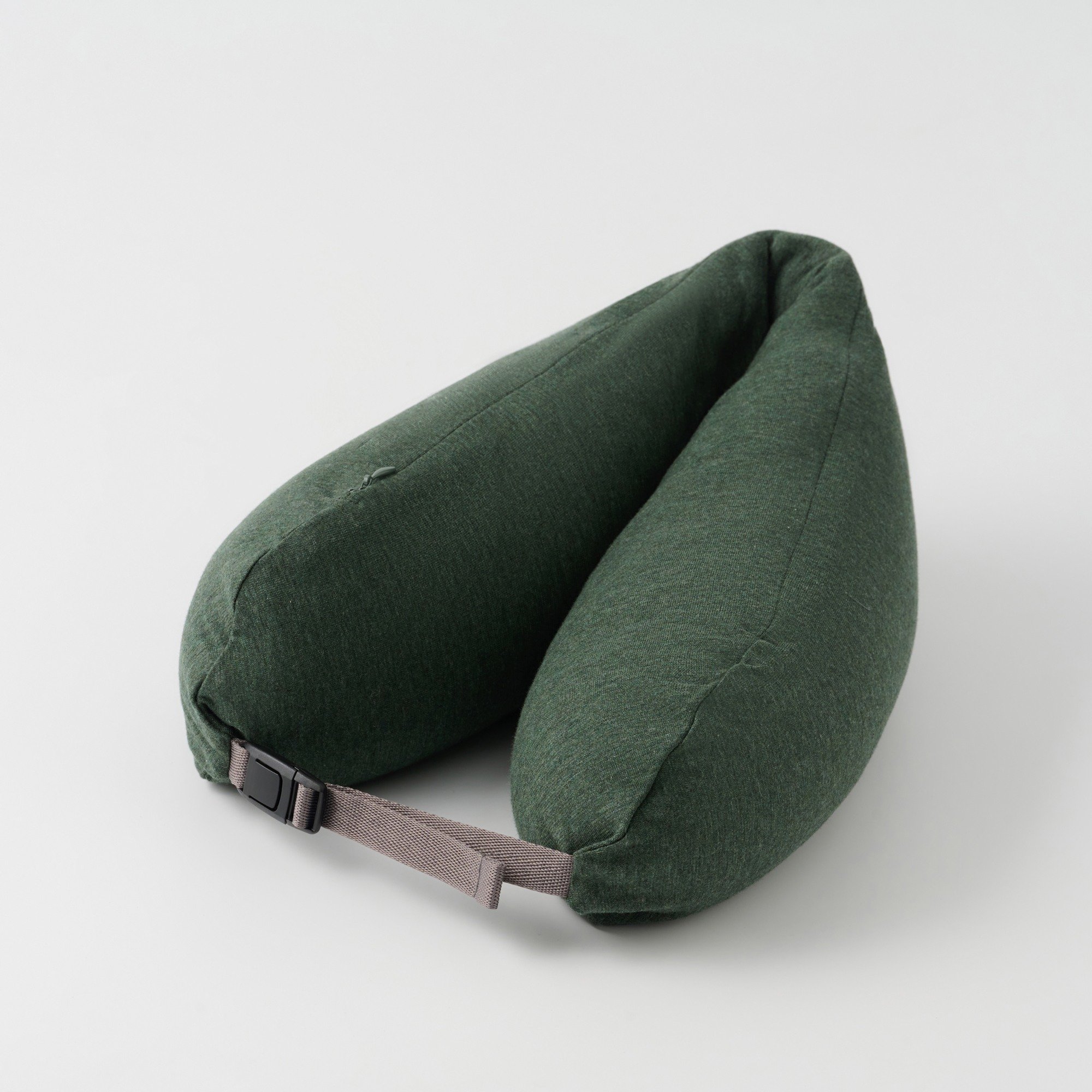 FITTING NECK CUSHION W/HOOD