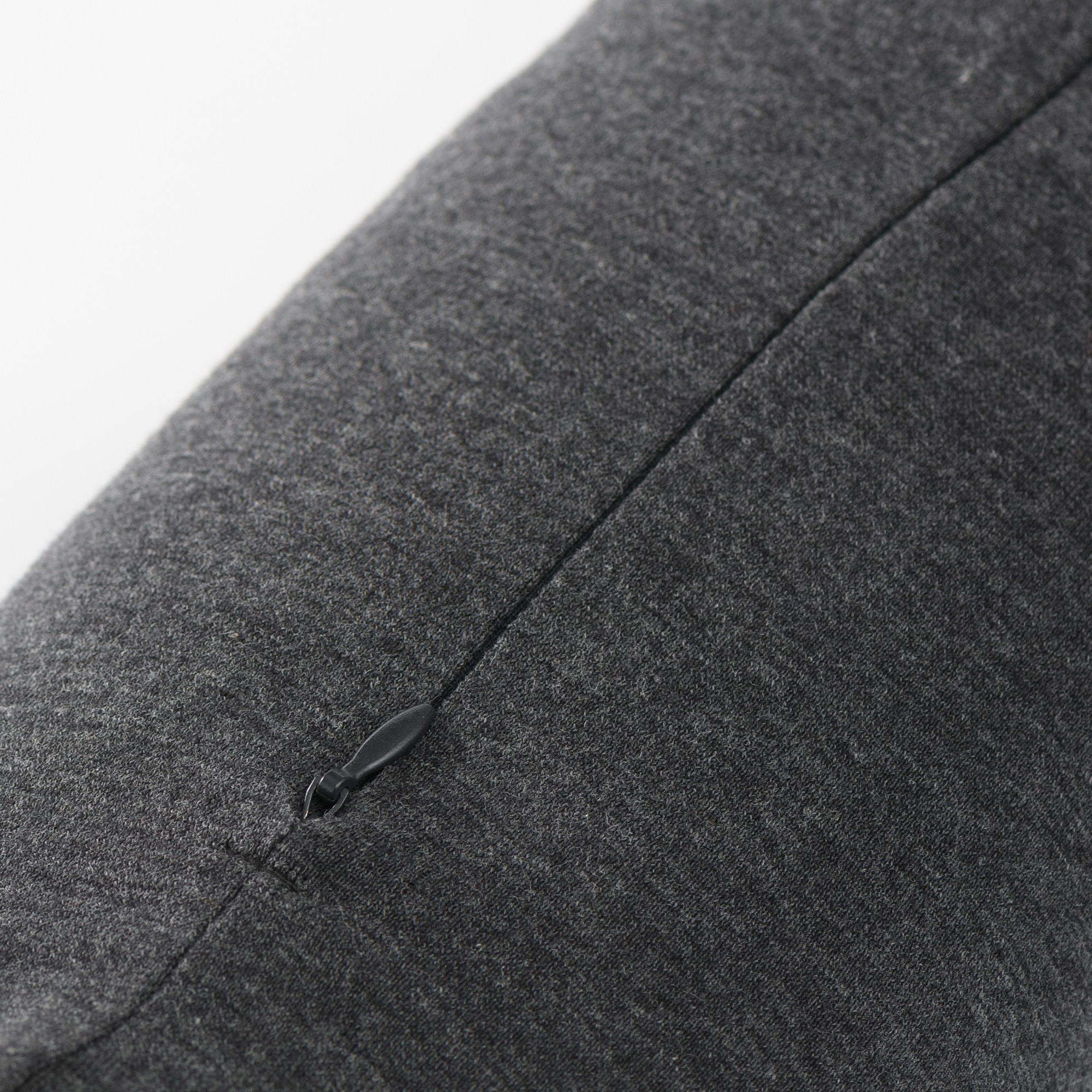 FITTING NECK CUSHION W/HOOD DARK GREY