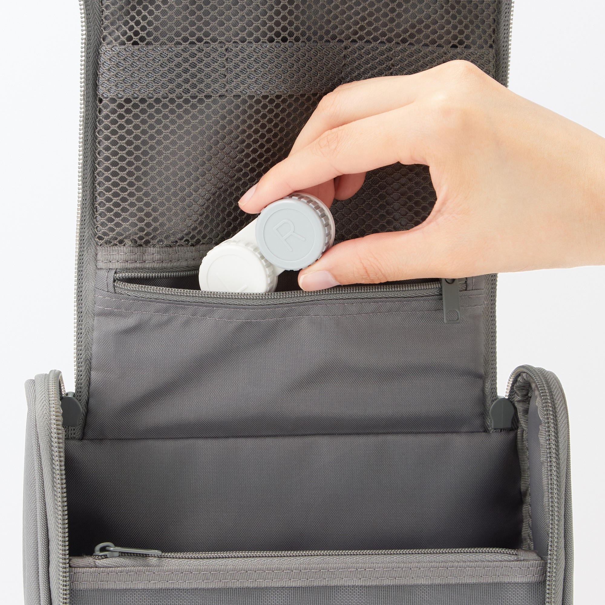 Polyester hanging toiletry case