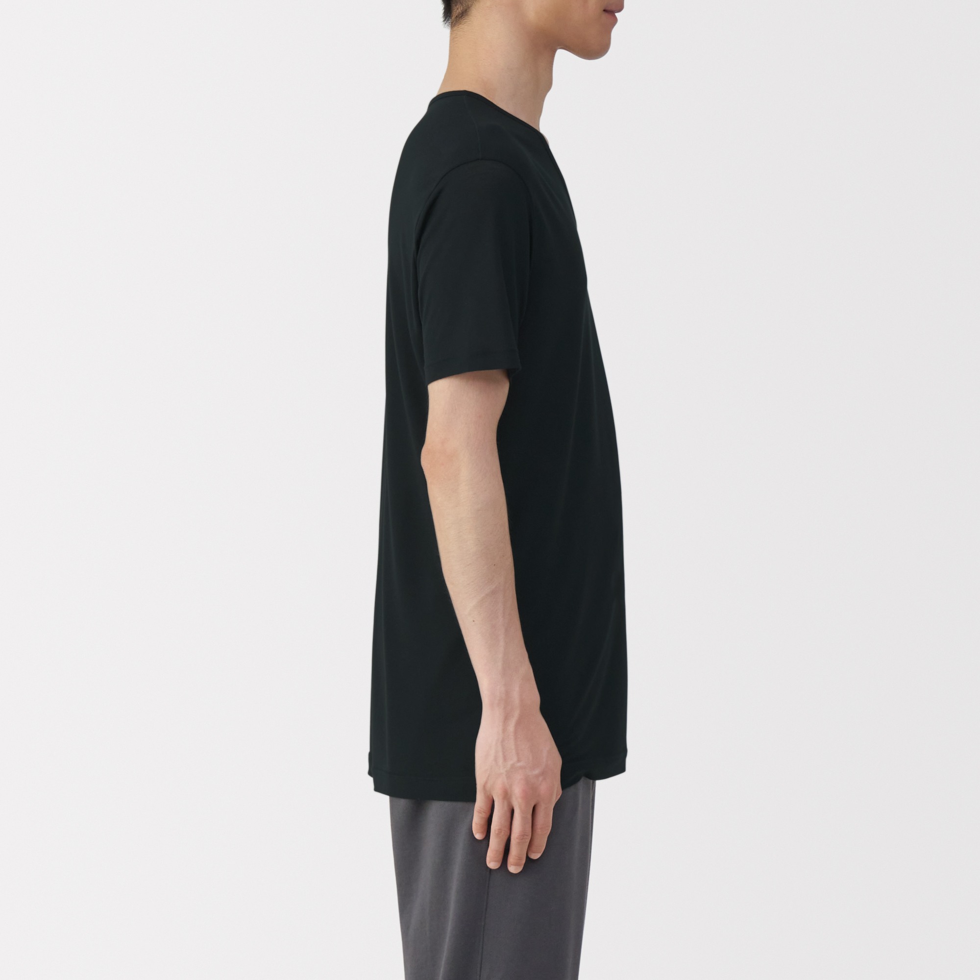 MUJI | M's Side seamless lyocell V neck S/Slv T-shirt