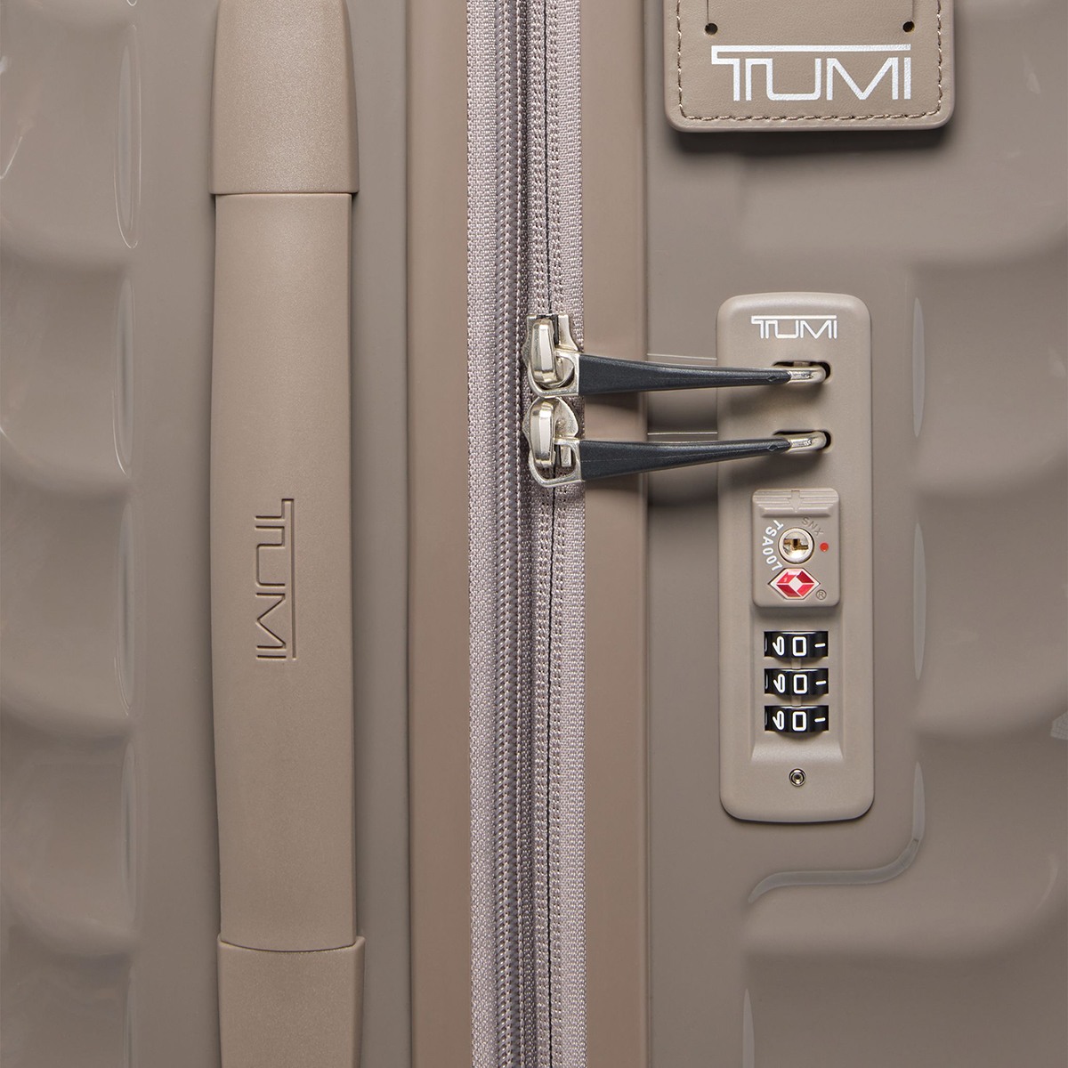 19 Degree Short Trip Expandable 4 Wheeled Packing Case