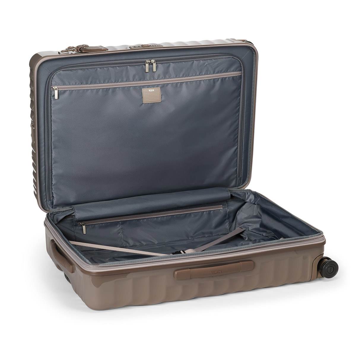19 Degree Extended Trip Expandable 4 Wheeled Packing Case