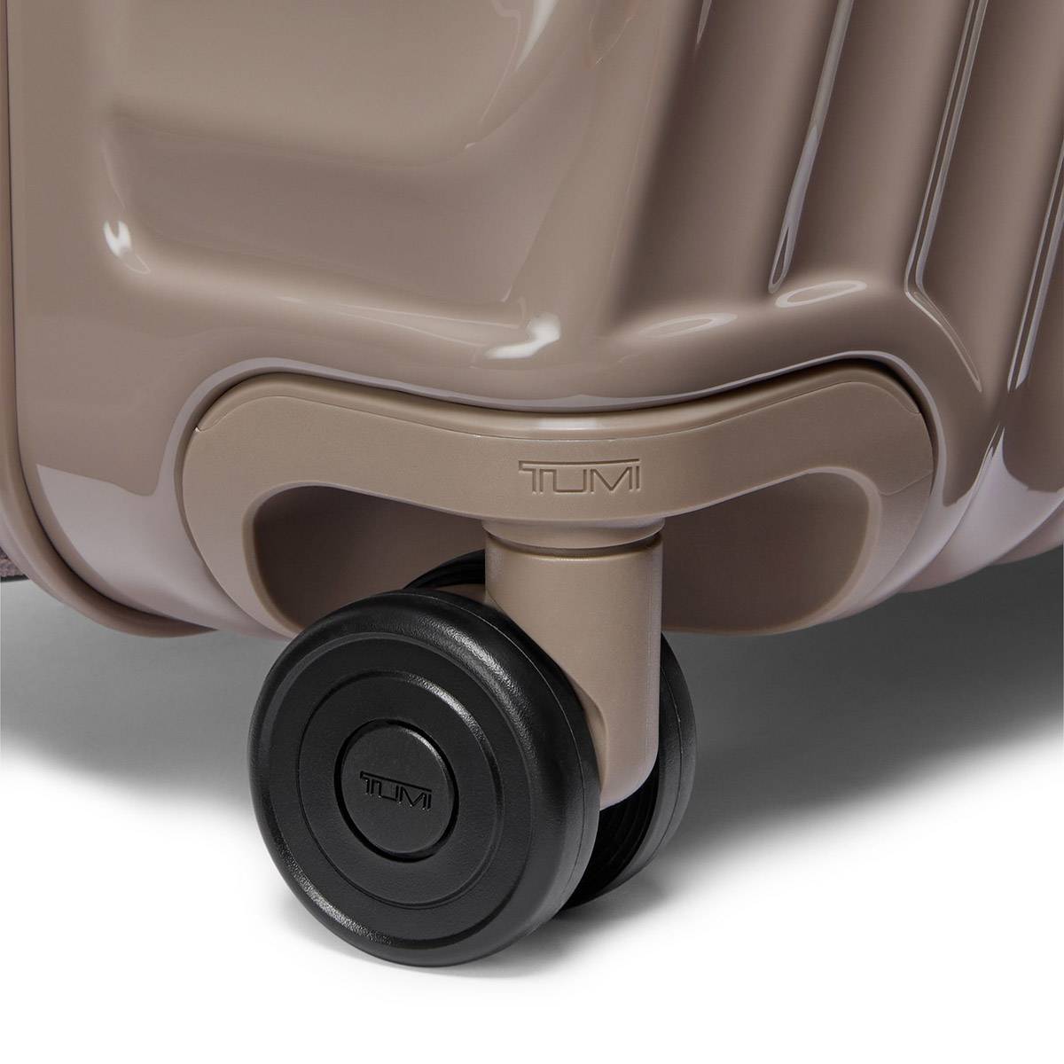 19 Degree Extended Trip Expandable 4 Wheeled Packing Case