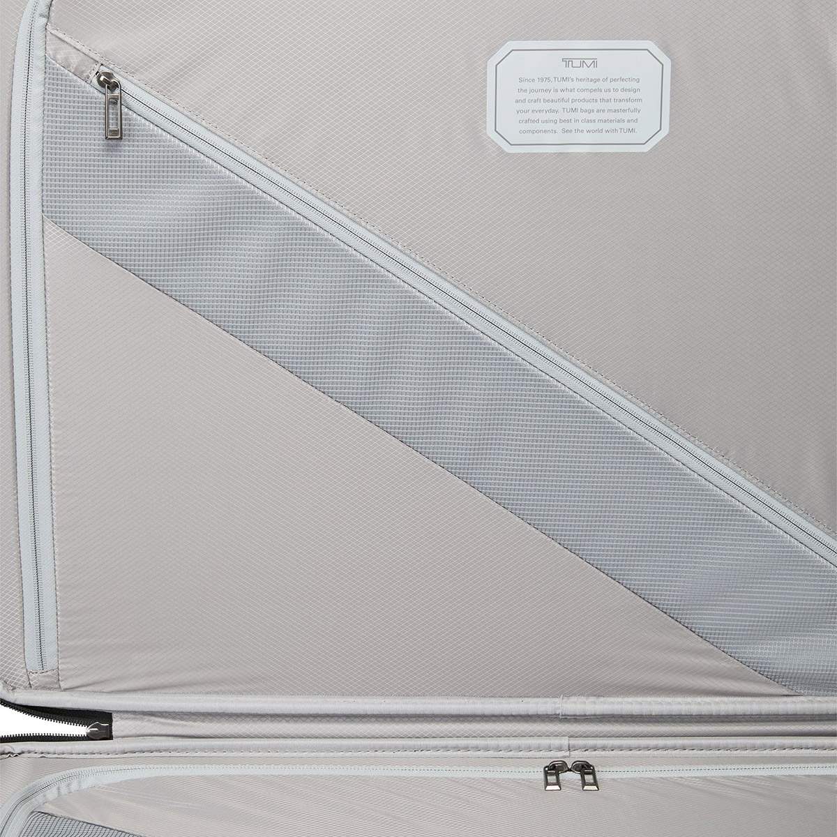 19 Degree Lite Extended Trip 4 Wheeled Packing Case